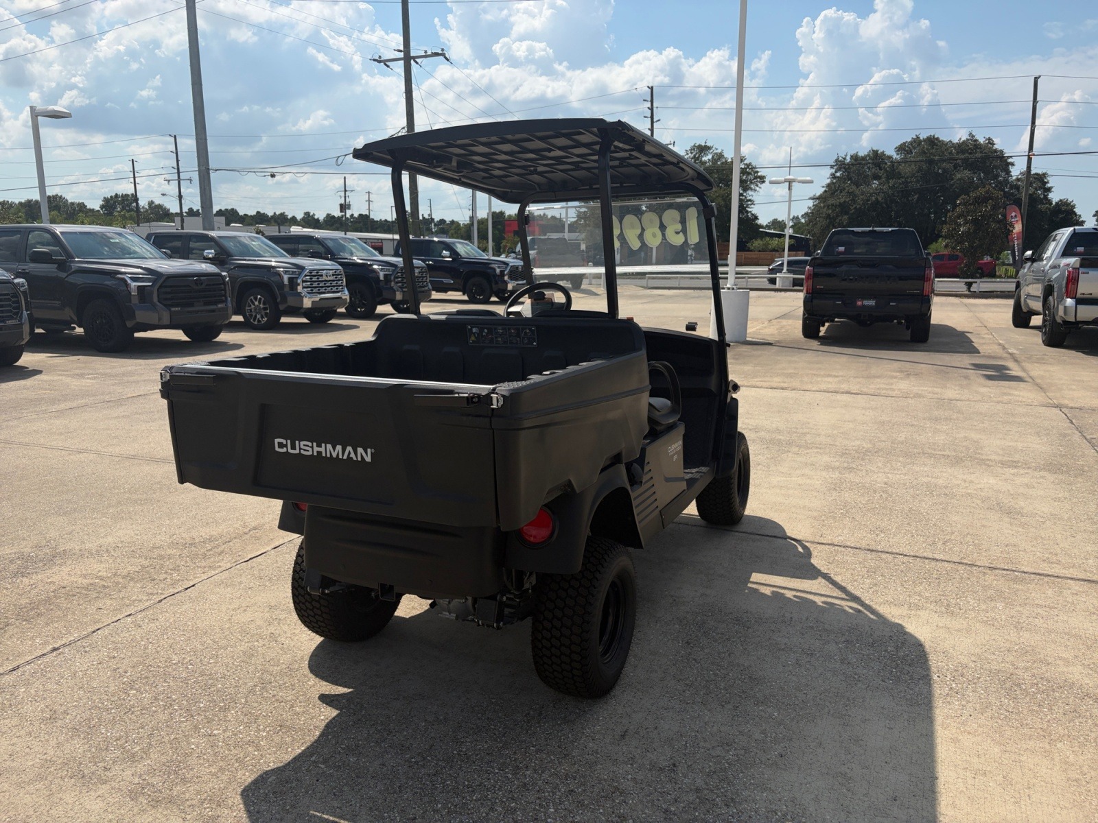 2025 Cushman Hauler photo 3