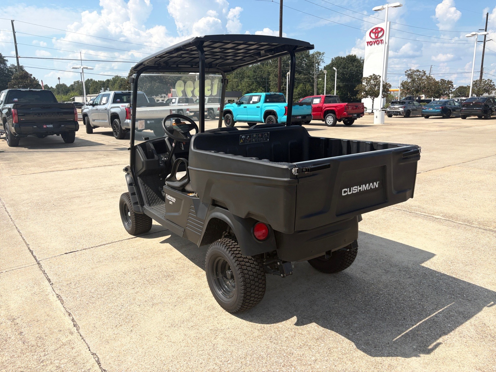 2025 Cushman Hauler photo 5