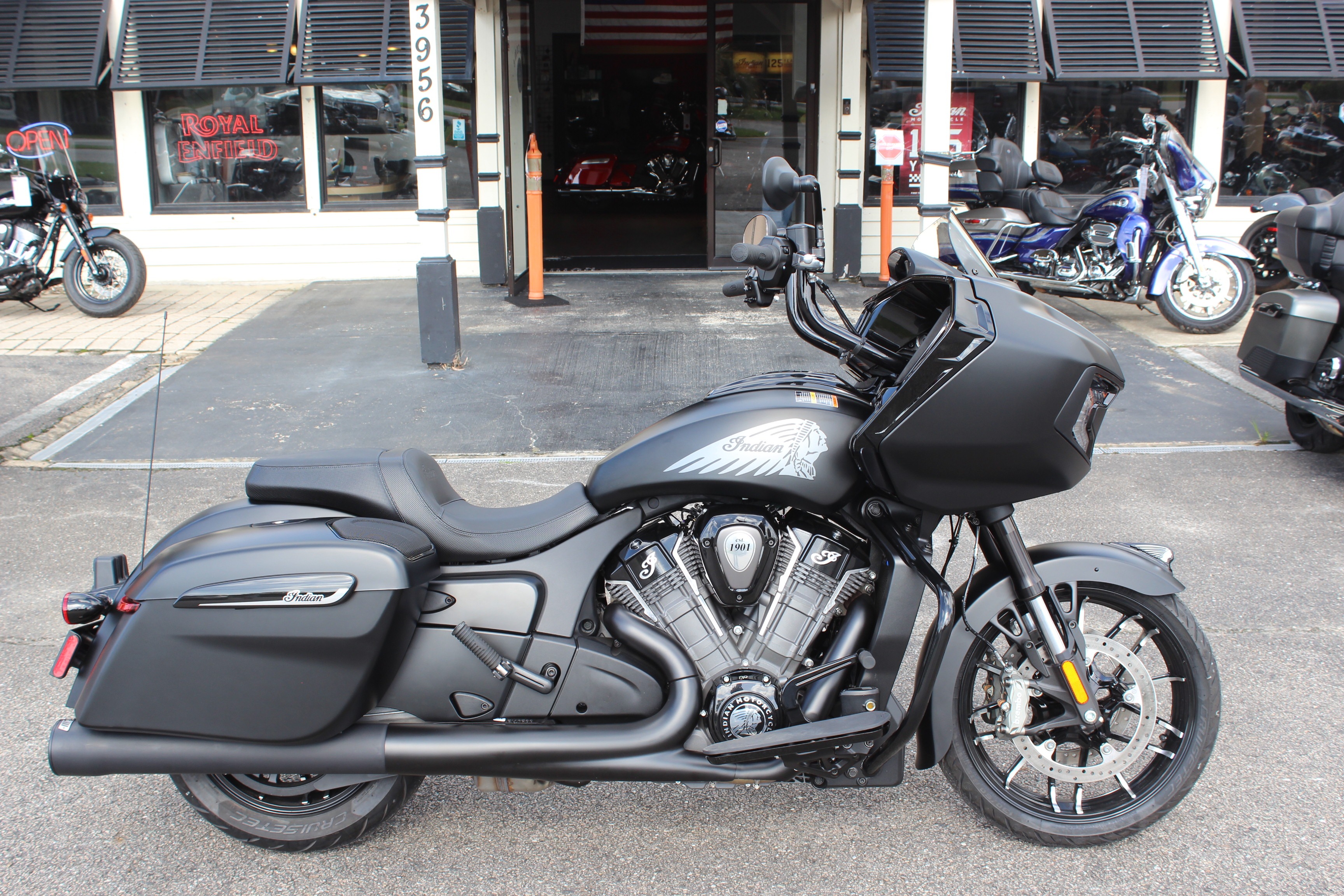 2025 Indian Motorcycle Challenger® Dark Horse® with PowerBand Audio Package