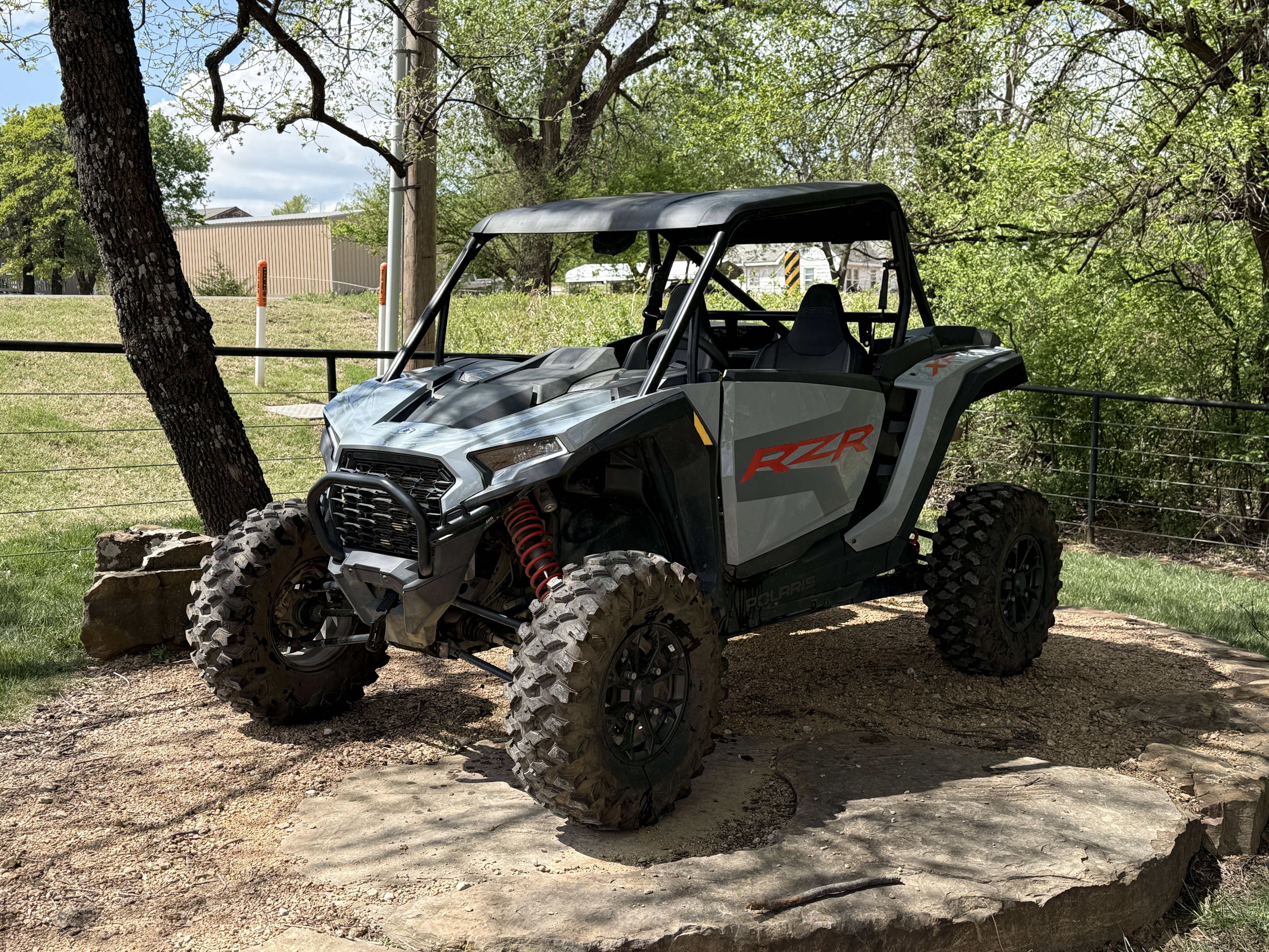 2025 Polaris RZR photo 2