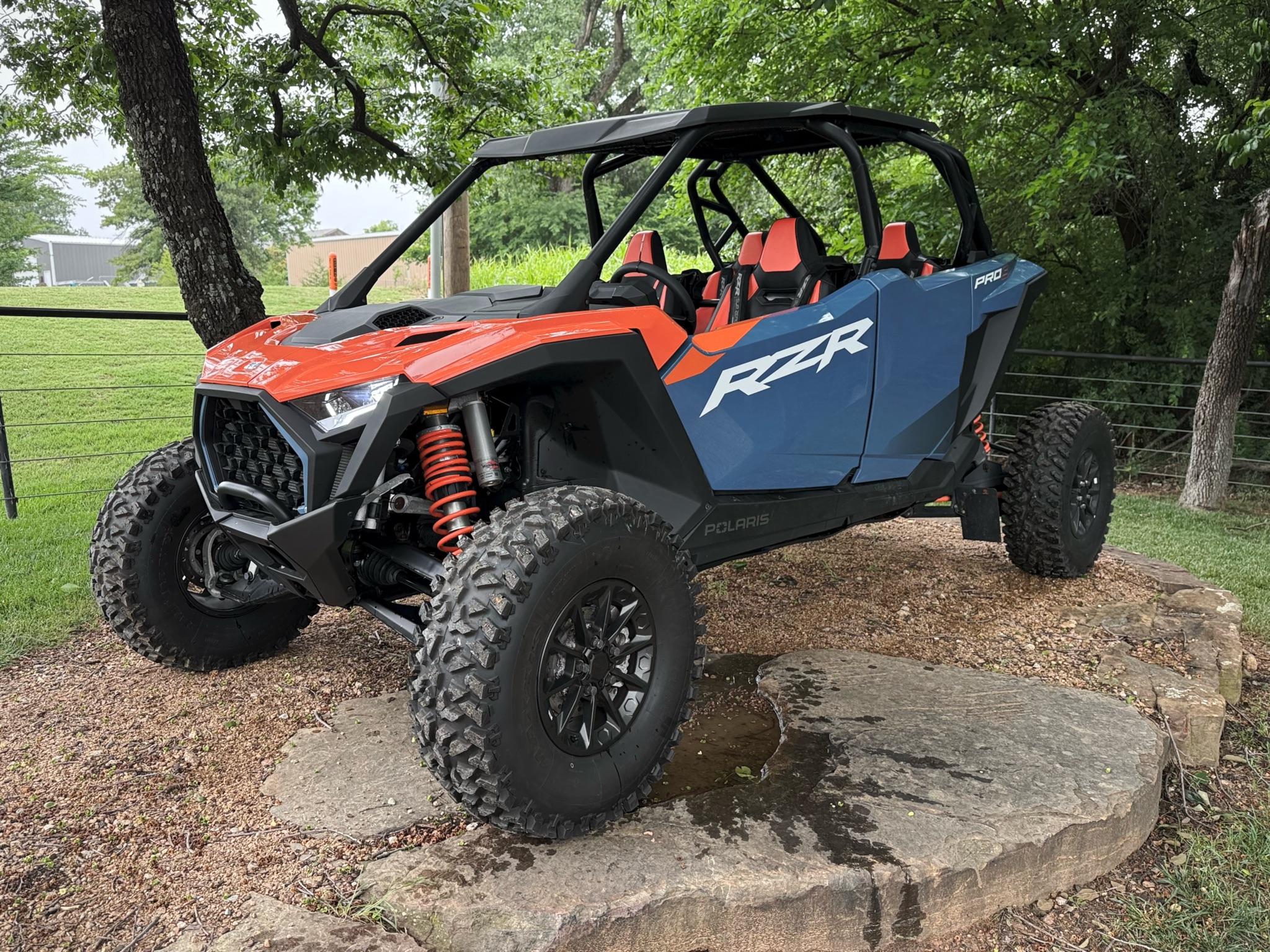 2025 Polaris RZR photo 2