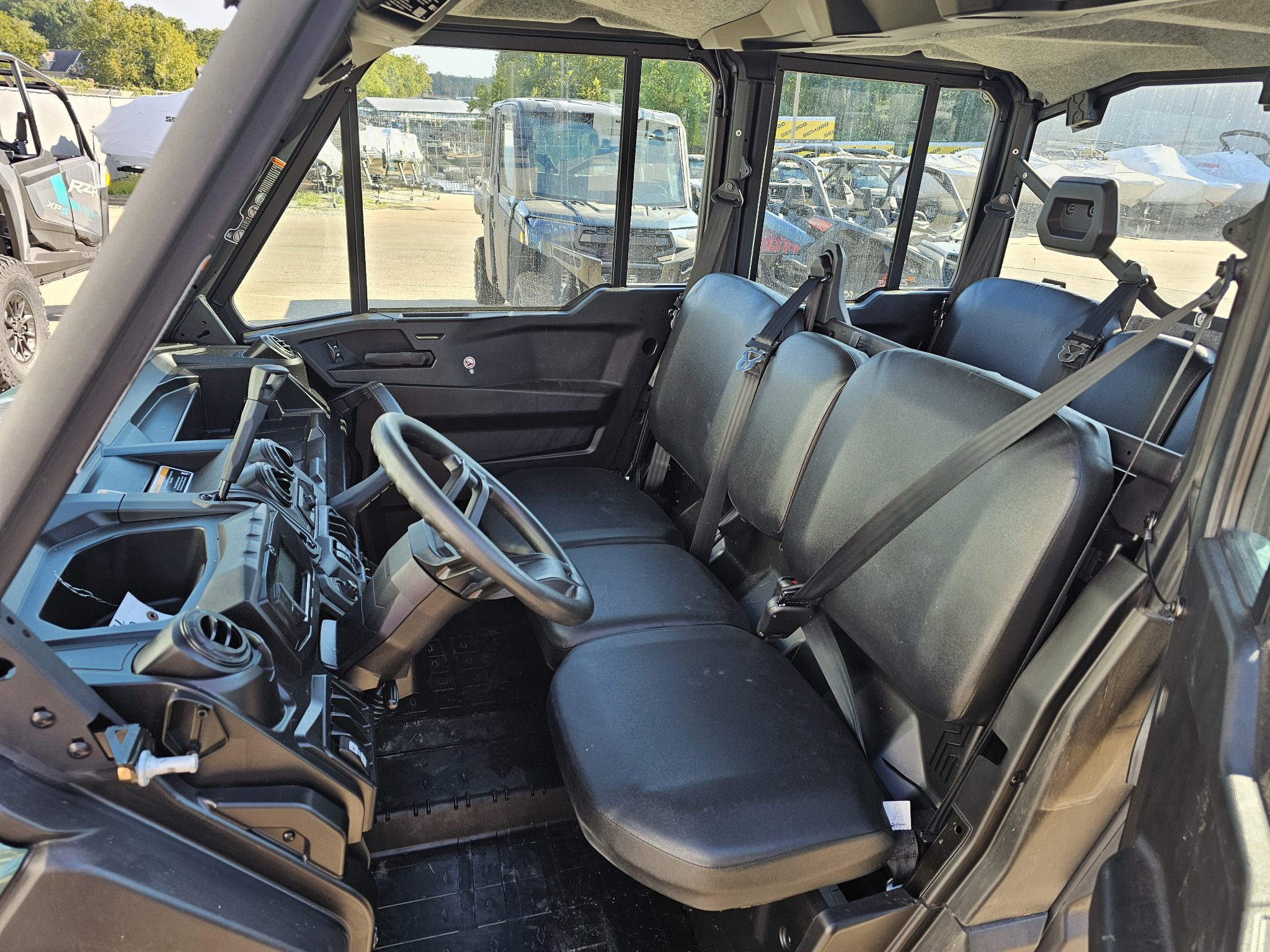2026 Can-Am™ Defender MAX DPS CAB HD10 4