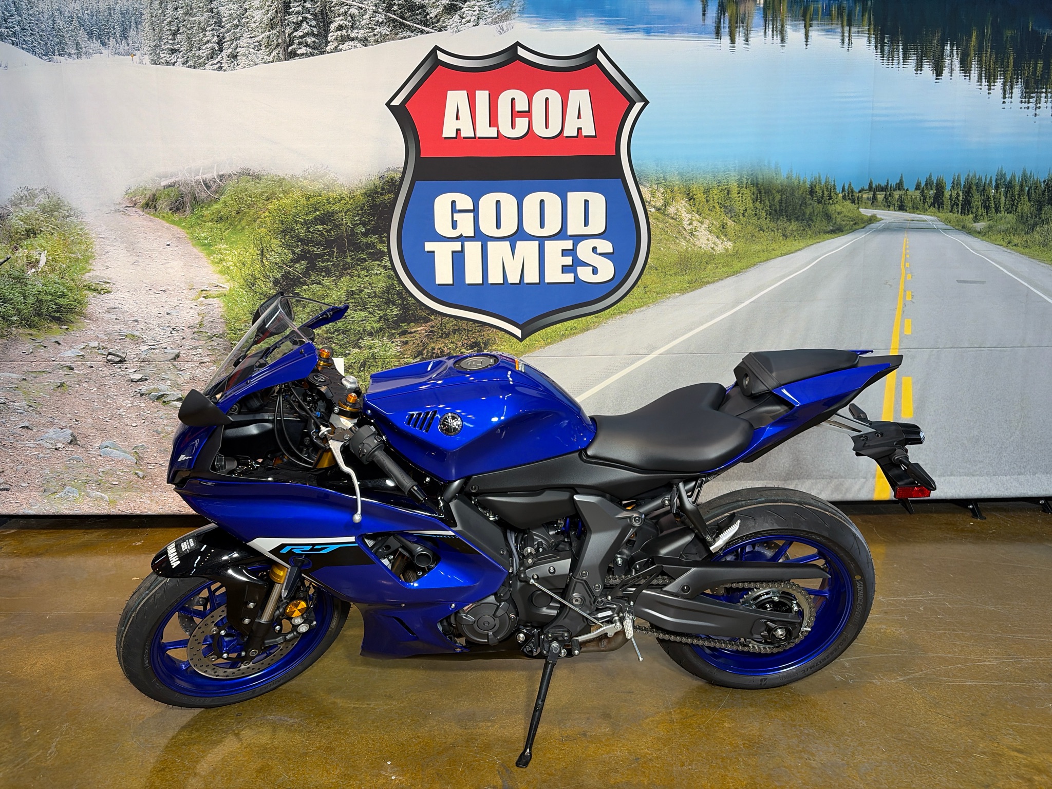 2025 Yamaha YZF-R7 1