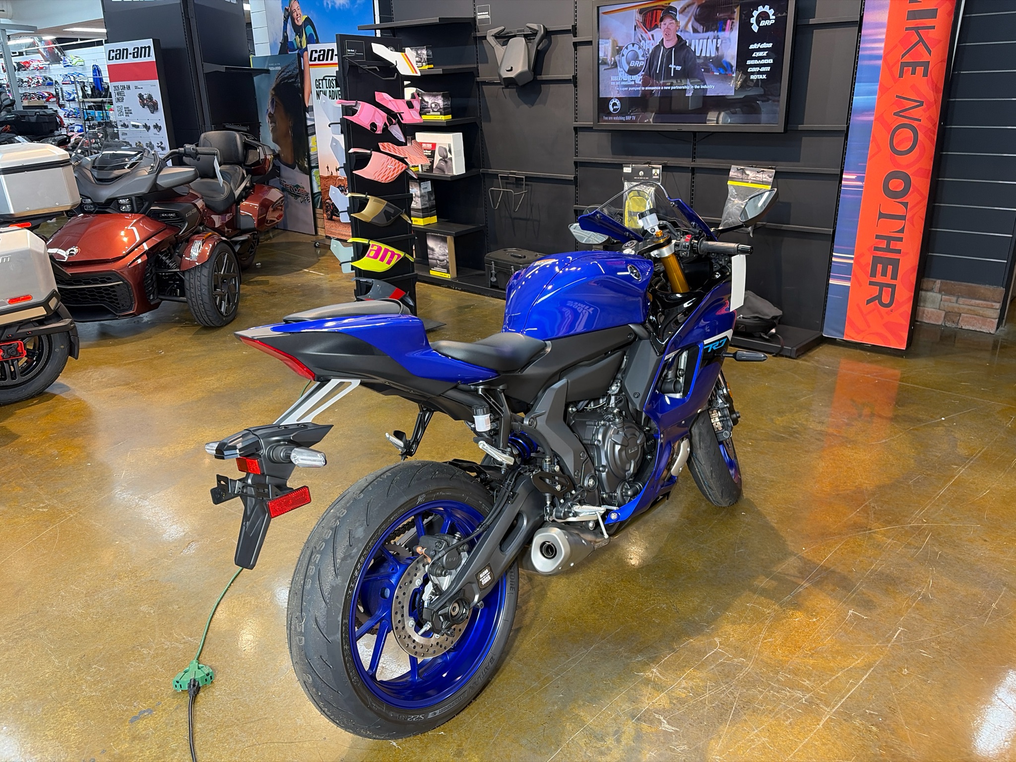 2025 Yamaha YZF-R7 4