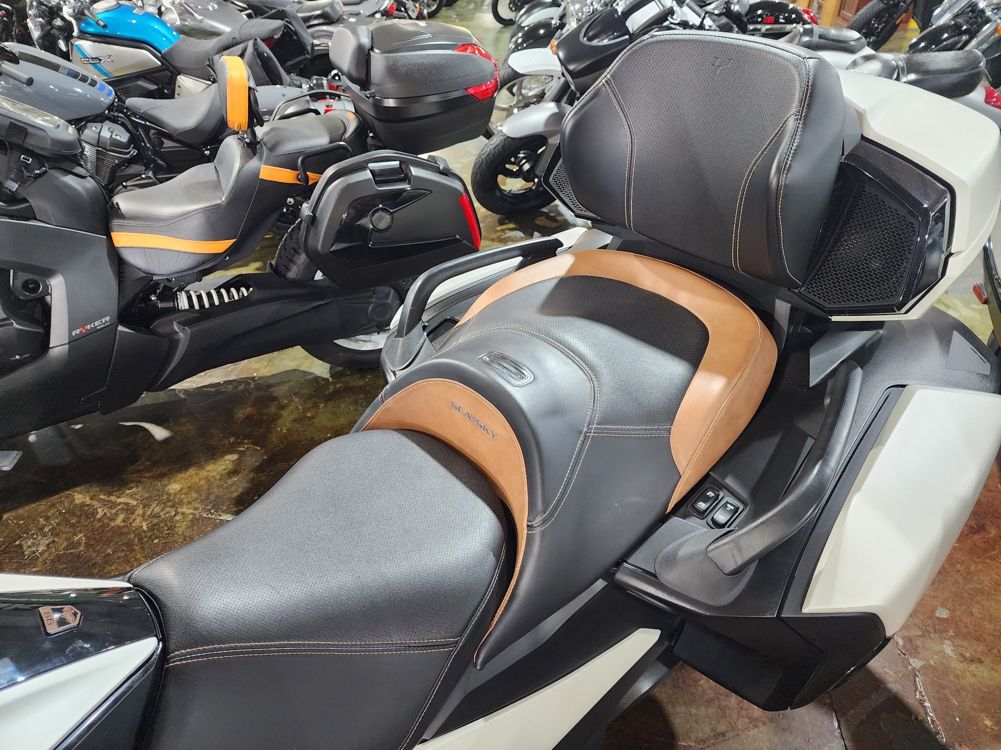 2024 Can-Am™ Spyder RT Sea-to-Sky 6