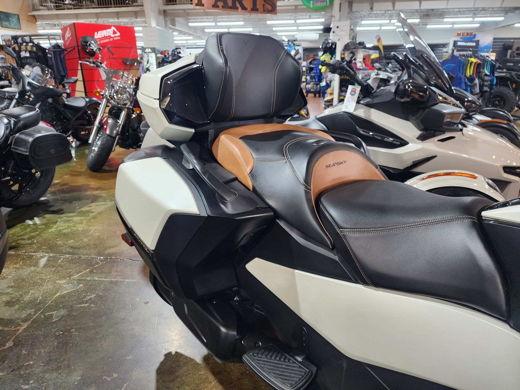 2024 Can-Am™ Spyder RT Sea-to-Sky 11