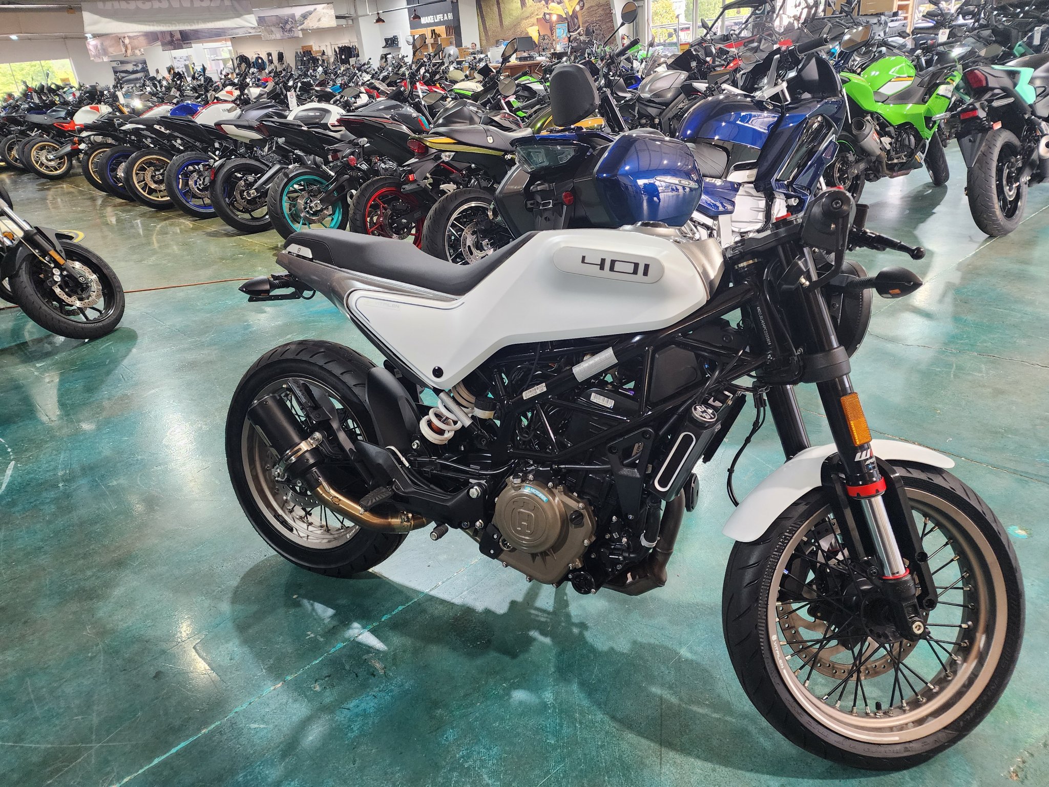 2023 Vitpilen 401