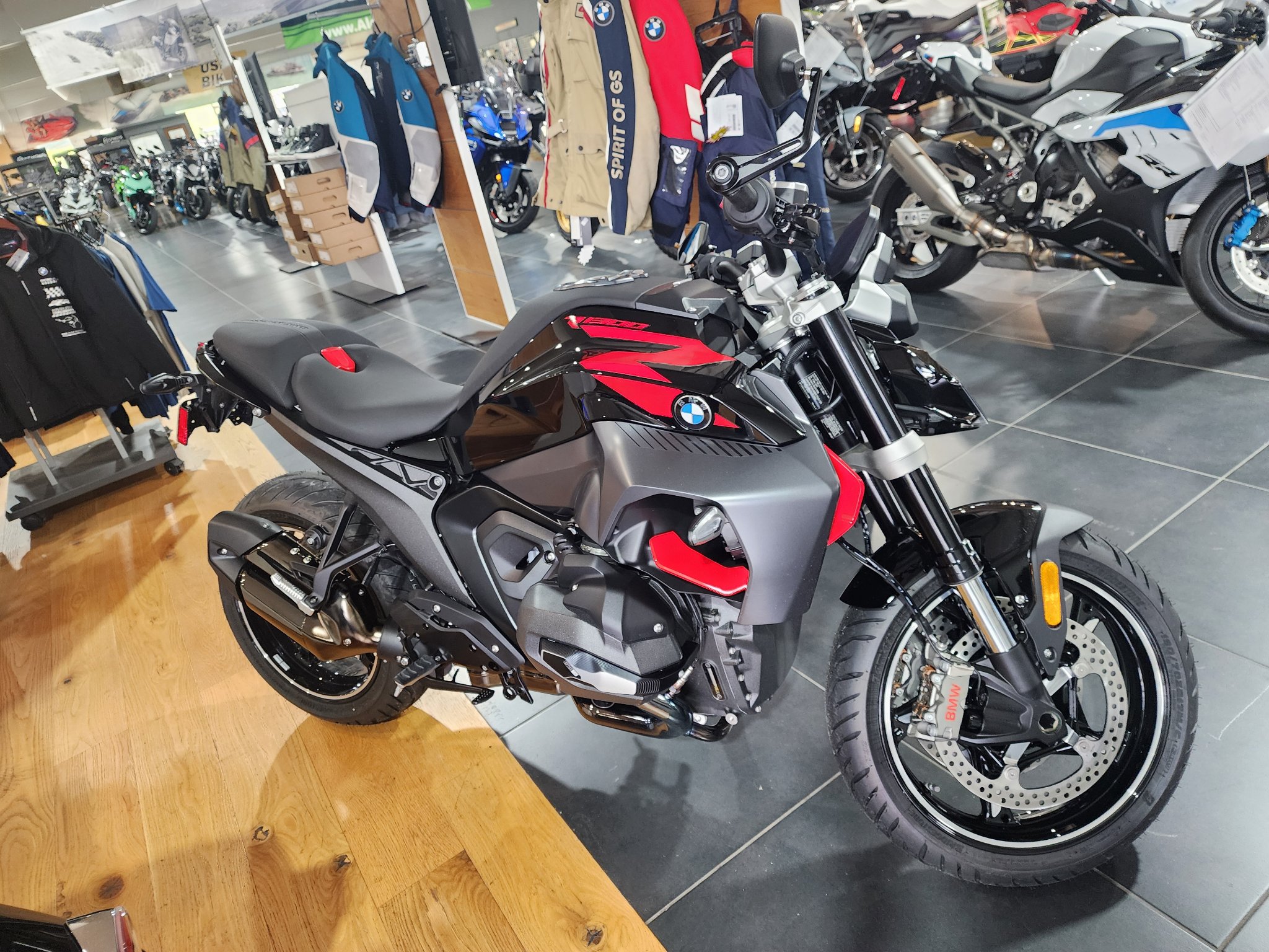 2026 R 1300 R