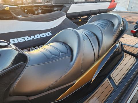 ADVENTURE IS OUT THERE! x 38explore 38-kT Helinox ver