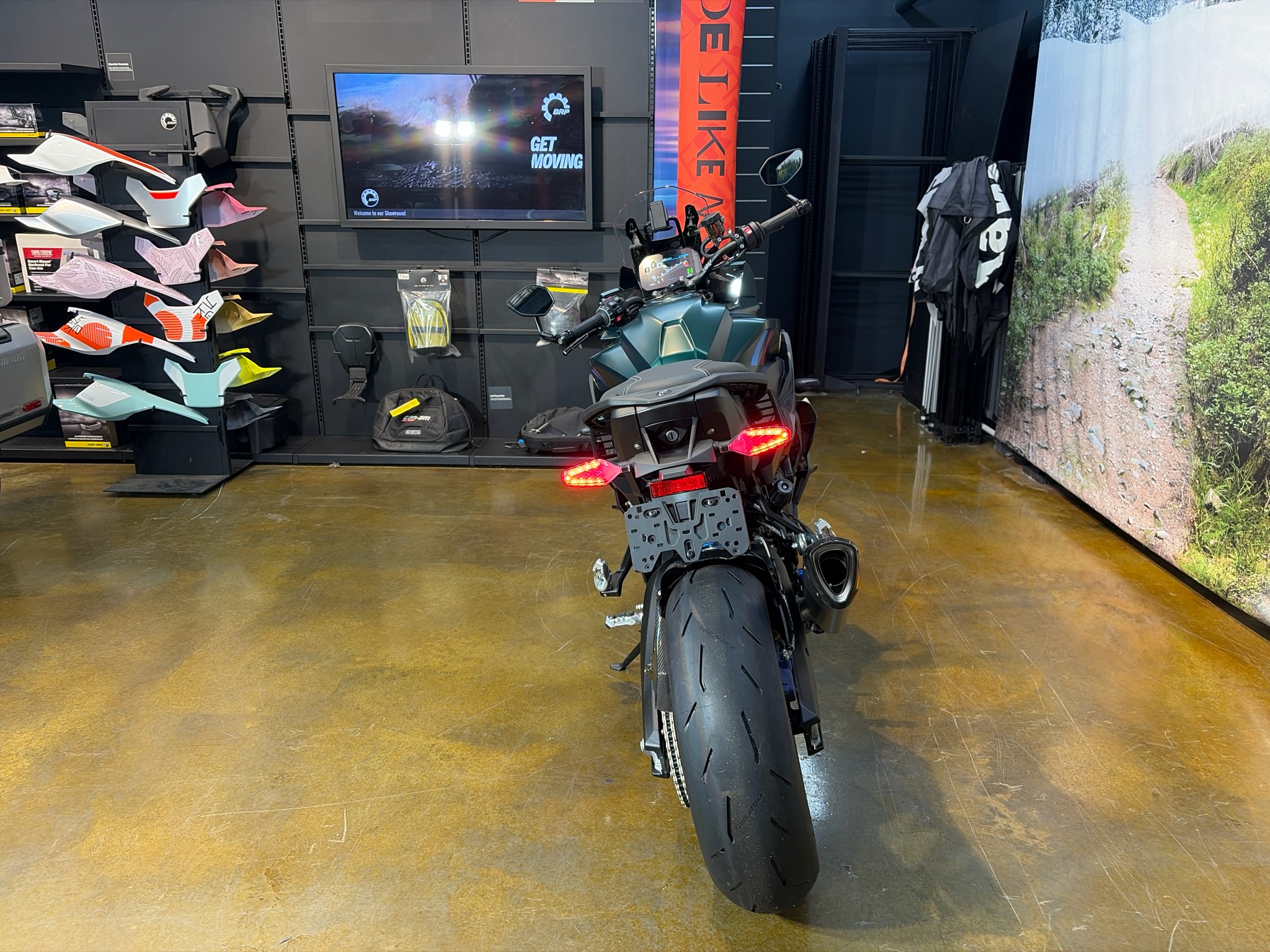 2026 BMW M 1000 XR 3