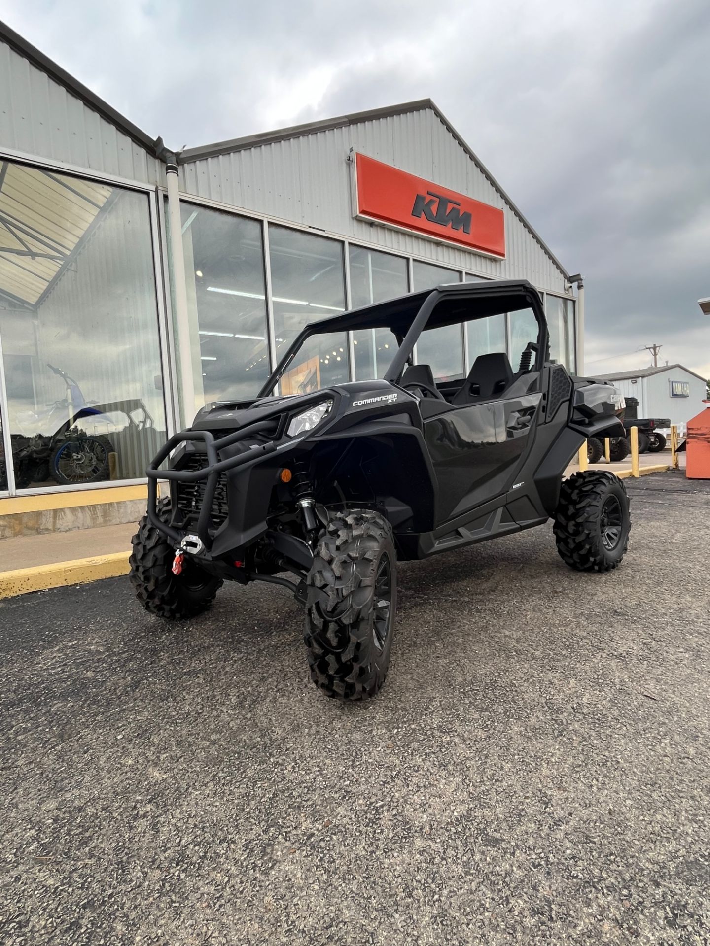 2026 Can-Am Commander XT 1000R in Triple Black — front three-quarter view