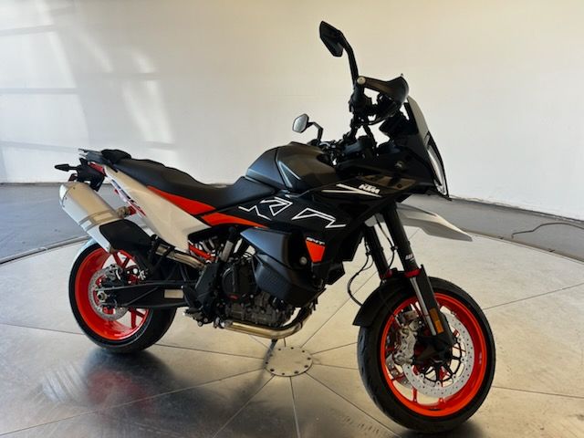 2024 KTM 890 SMT 4