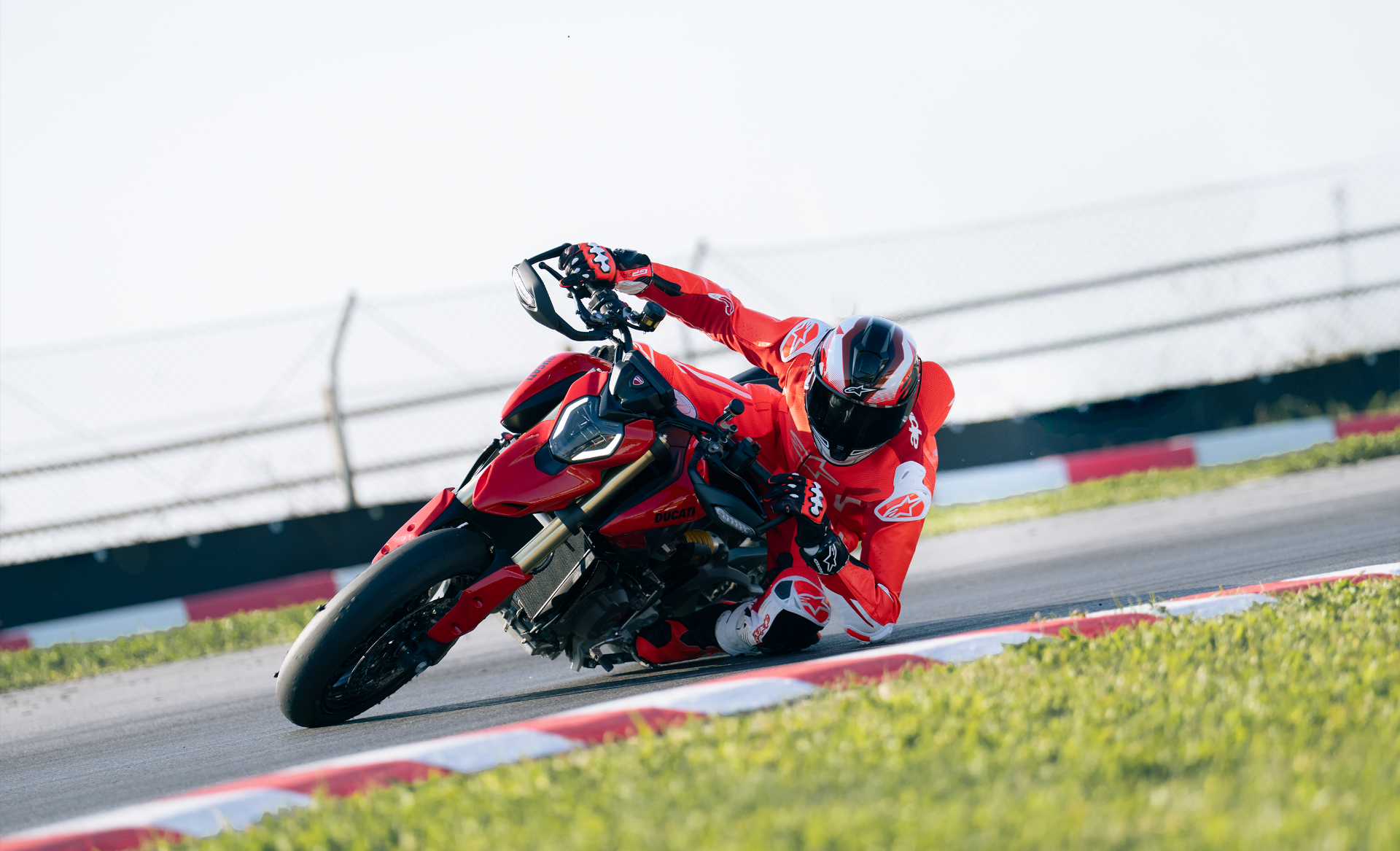 2026 Ducati Hypermotard V2 in Portland, Oregon - Photo 14