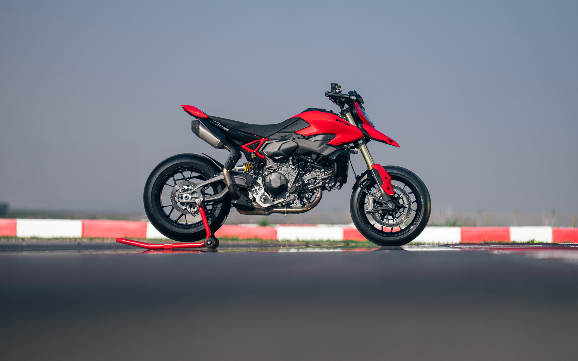 2026 Ducati Hypermotard V2 in Portland, Oregon - Photo 16