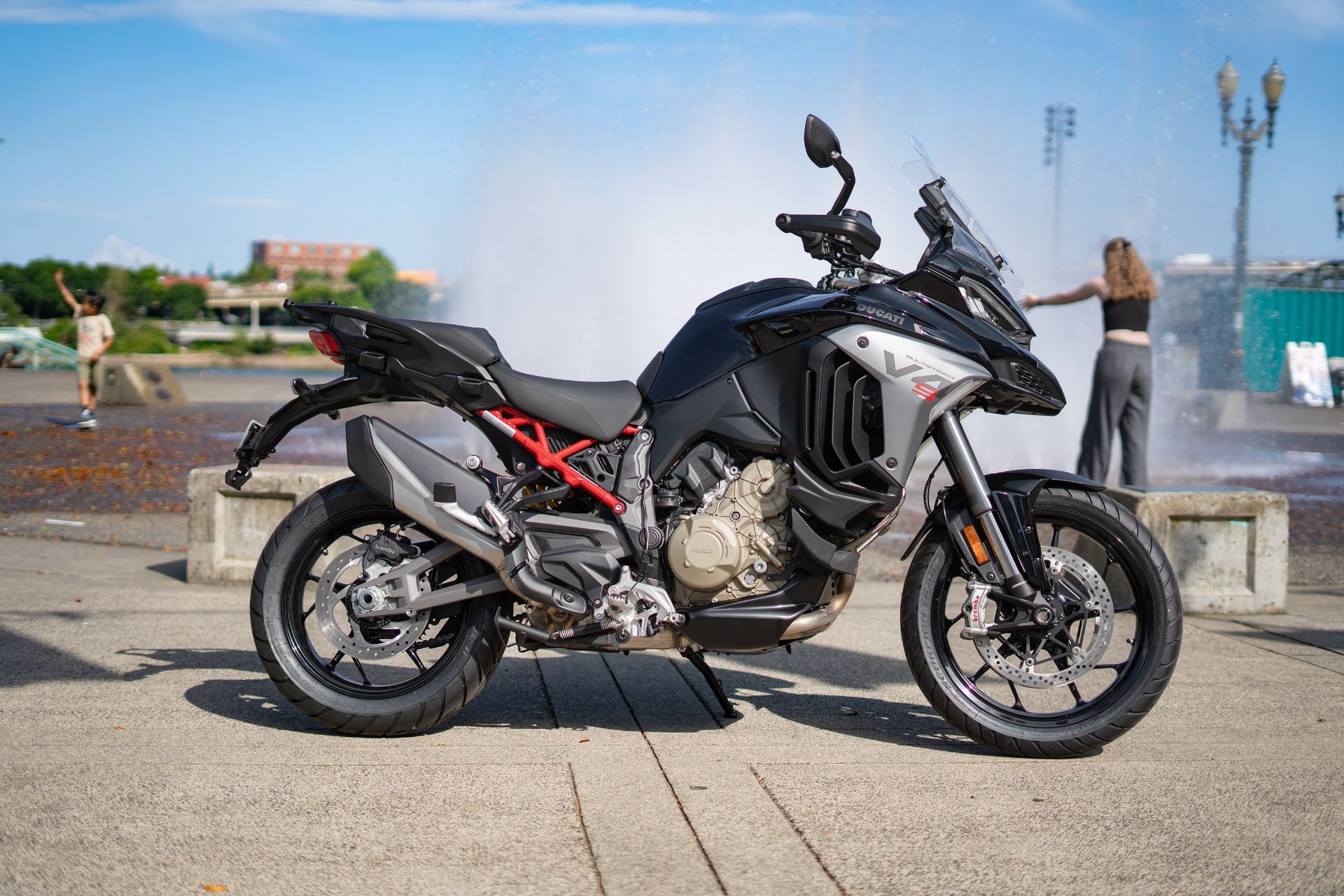 2025 Ducati Multistrada V4 S Travel & Radar in Portland, Oregon - Photo 8