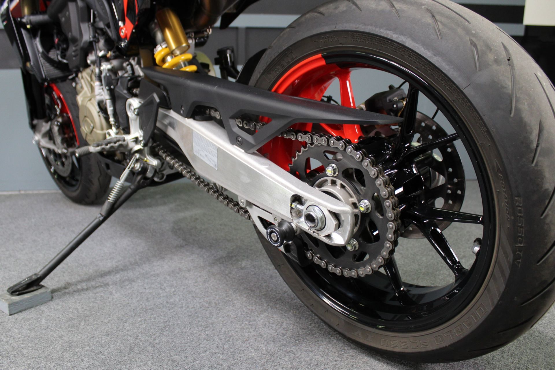 2024 Ducati Hypermotard 698 Mono RVE in Portland, Oregon - Photo 19