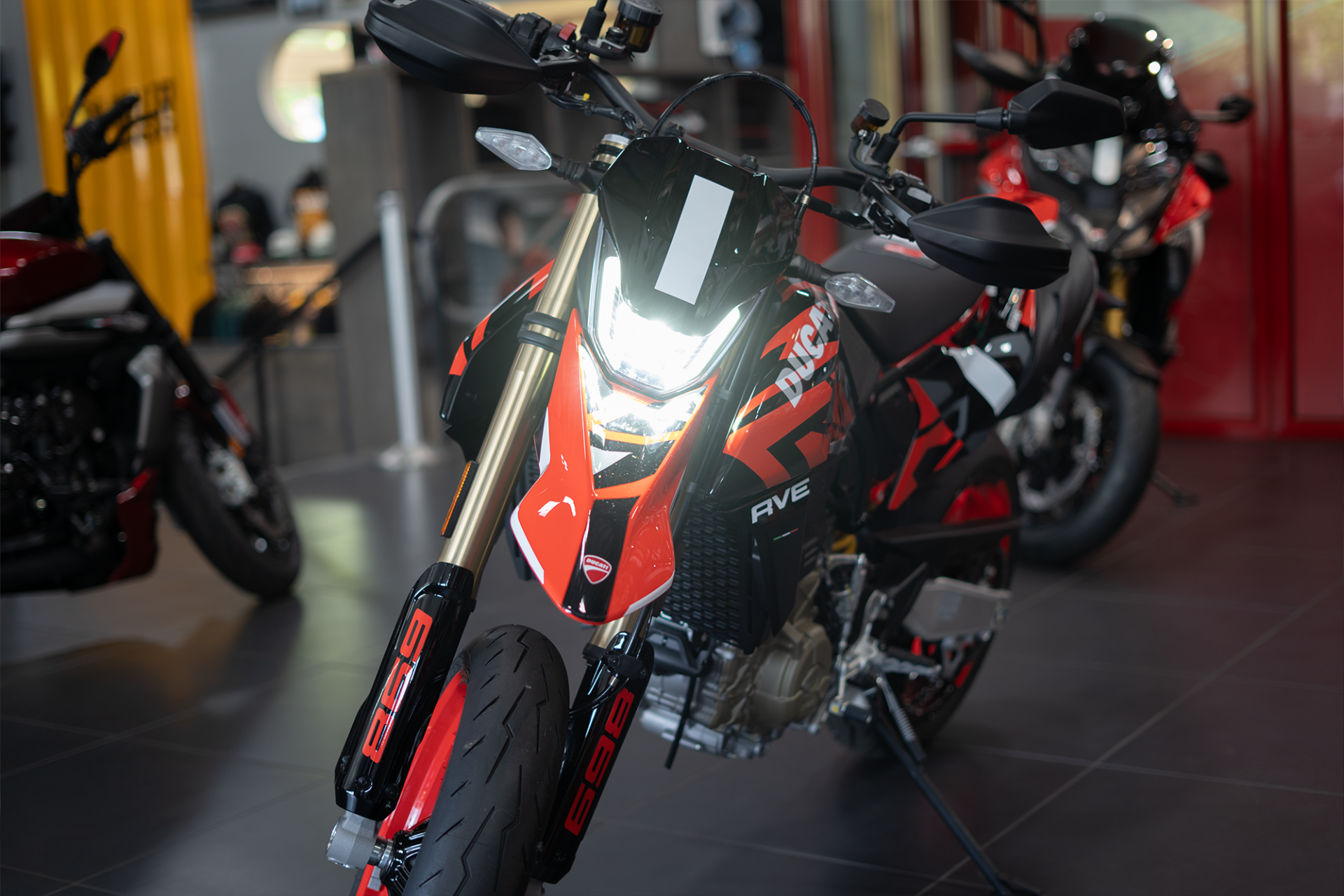 2024 Ducati Hypermotard 698 Mono RVE in Portland, Oregon - Photo 4