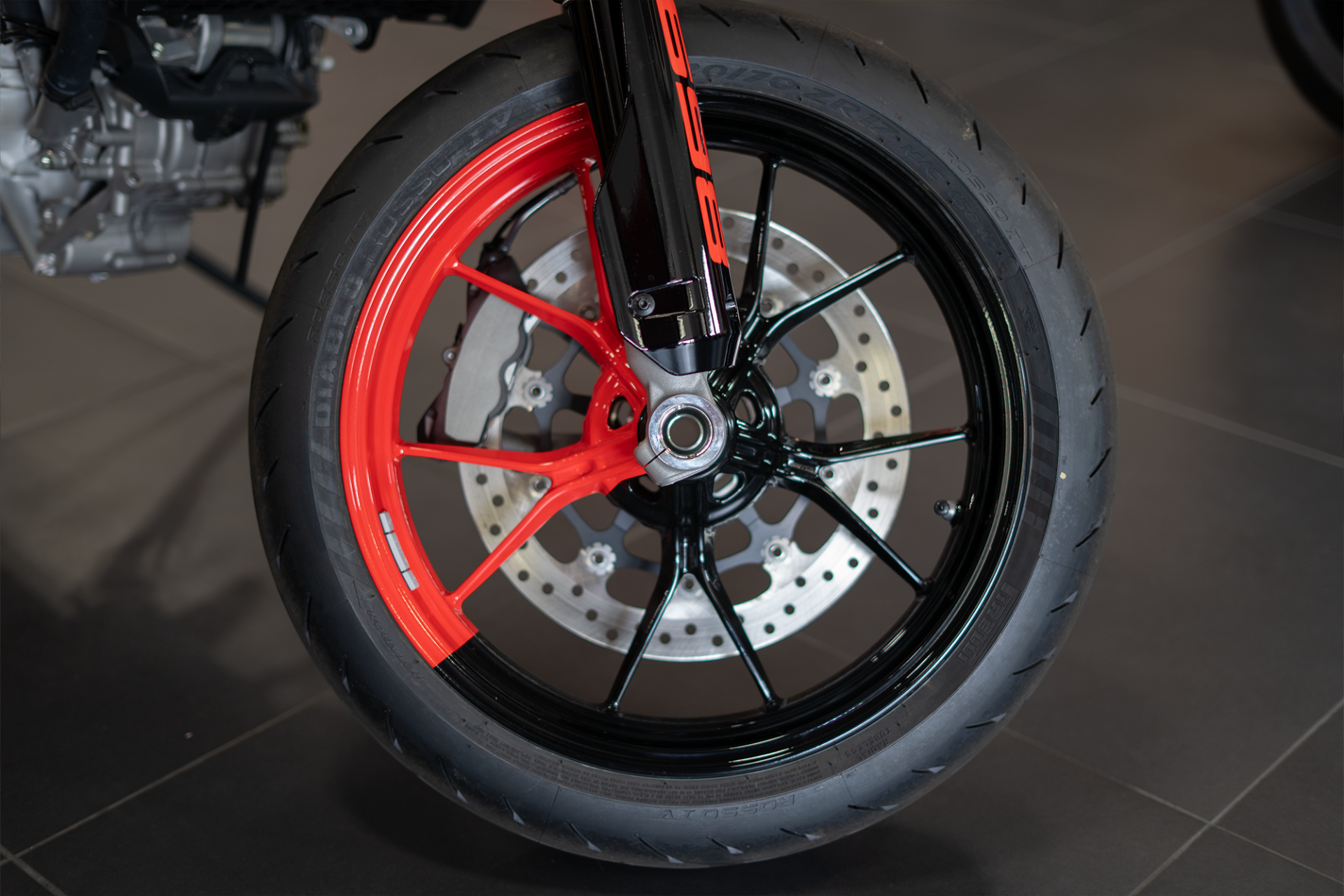 2024 Ducati Hypermotard 698 Mono RVE in Portland, Oregon - Photo 10