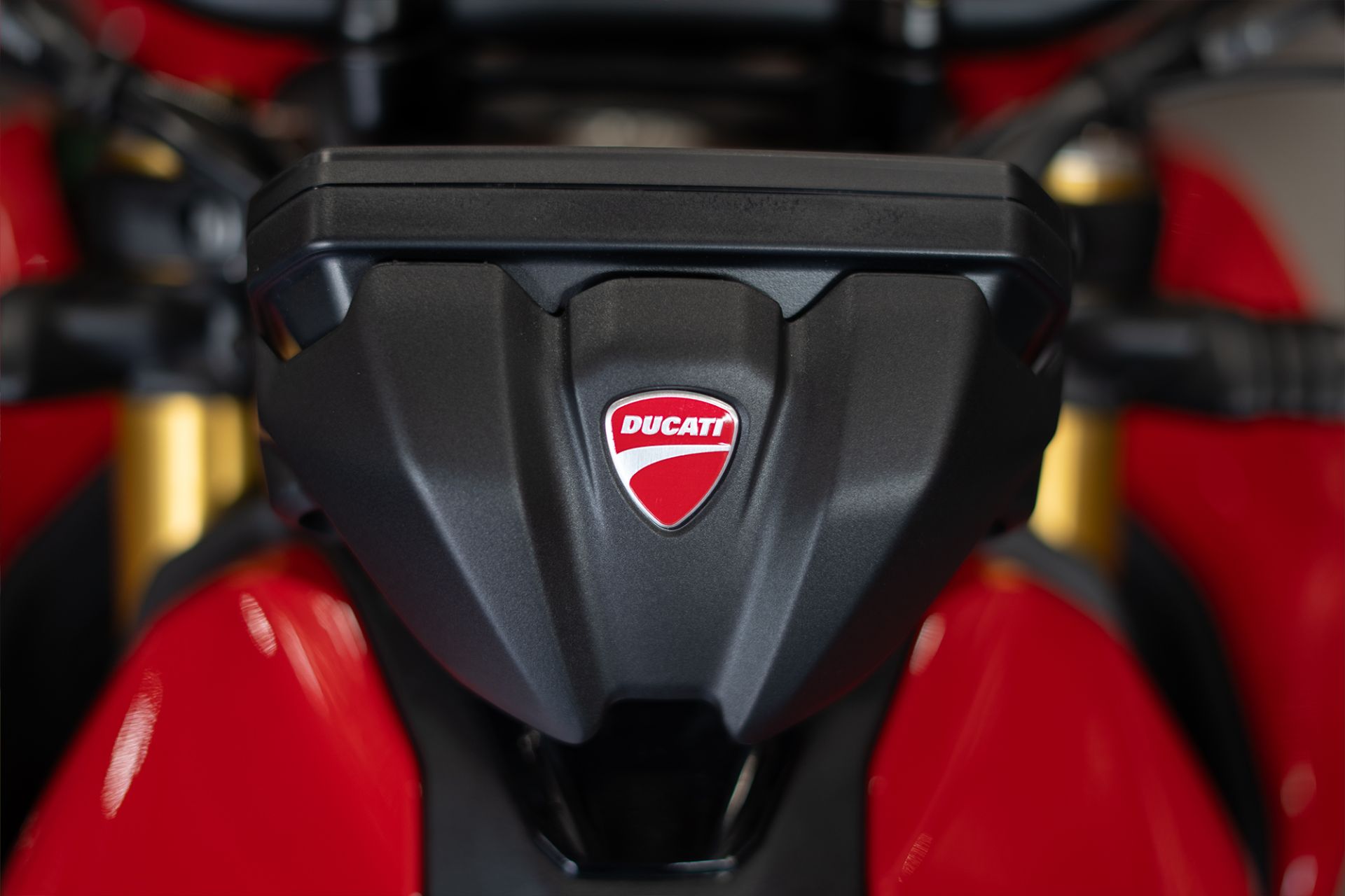 2025 Ducati Streetfighter V2 S in Portland, Oregon - Photo 8