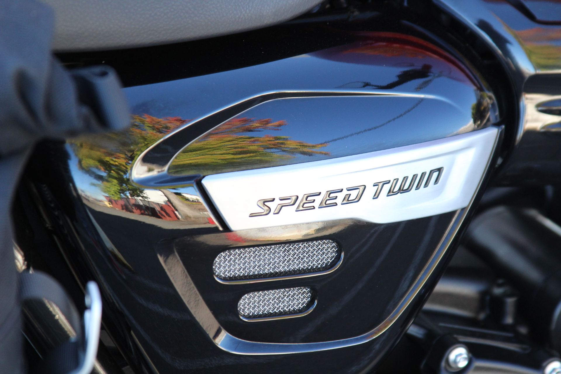2023 Triumph Speed Twin 1200 in Portland, Oregon - Photo 5