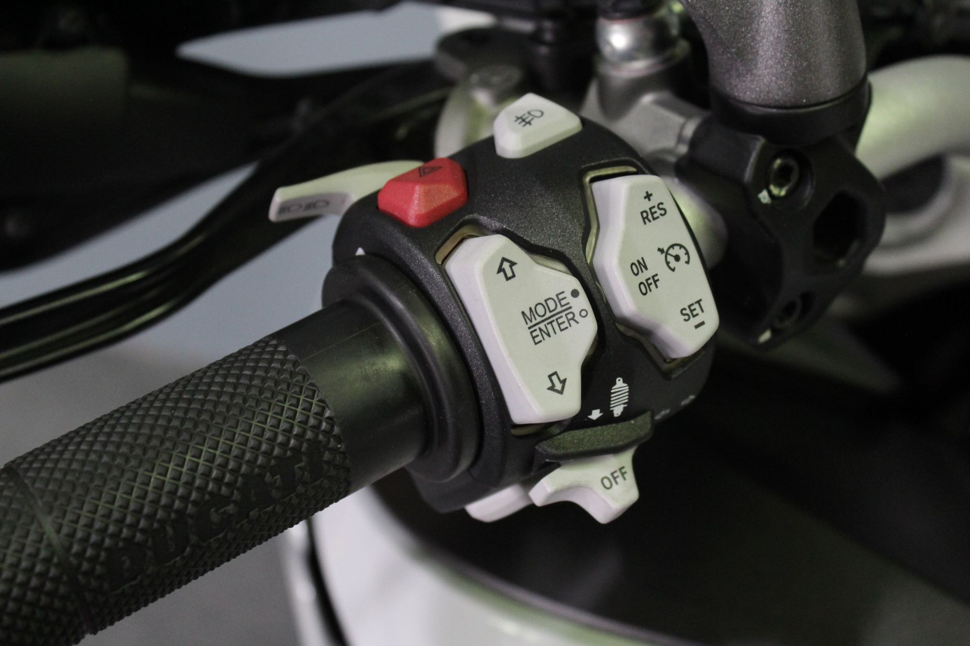 2020 Ducati Multistrada 950 S Spoked Wheel in Portland, Oregon - Photo 11