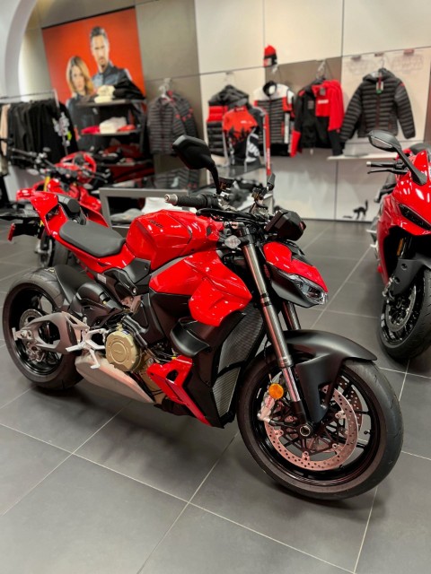 2026 Ducati Streetfighter V4 in Portland, Oregon - Photo 2