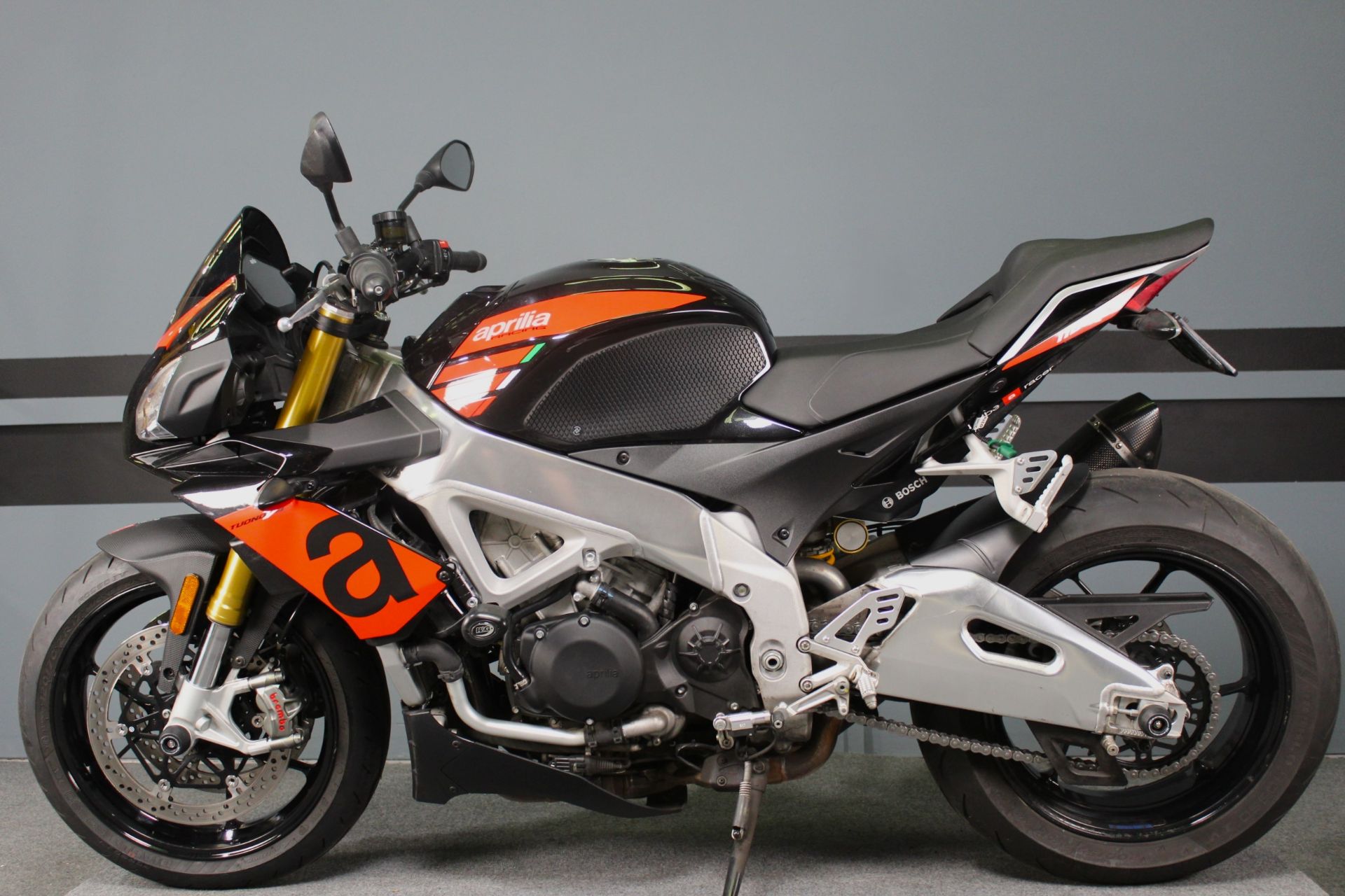 2017 Aprilia Tuono V4 1100 RR ABS in Portland, Oregon - Photo 4