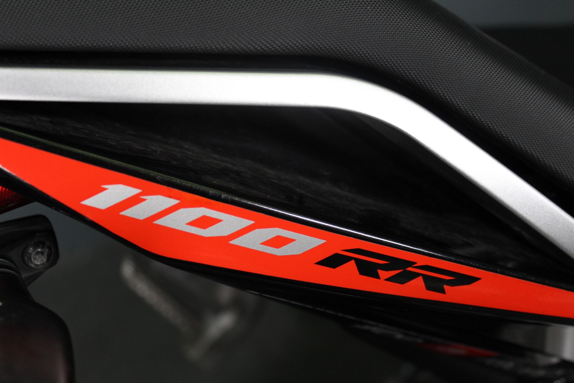 2017 Aprilia Tuono V4 1100 RR ABS in Portland, Oregon - Photo 6