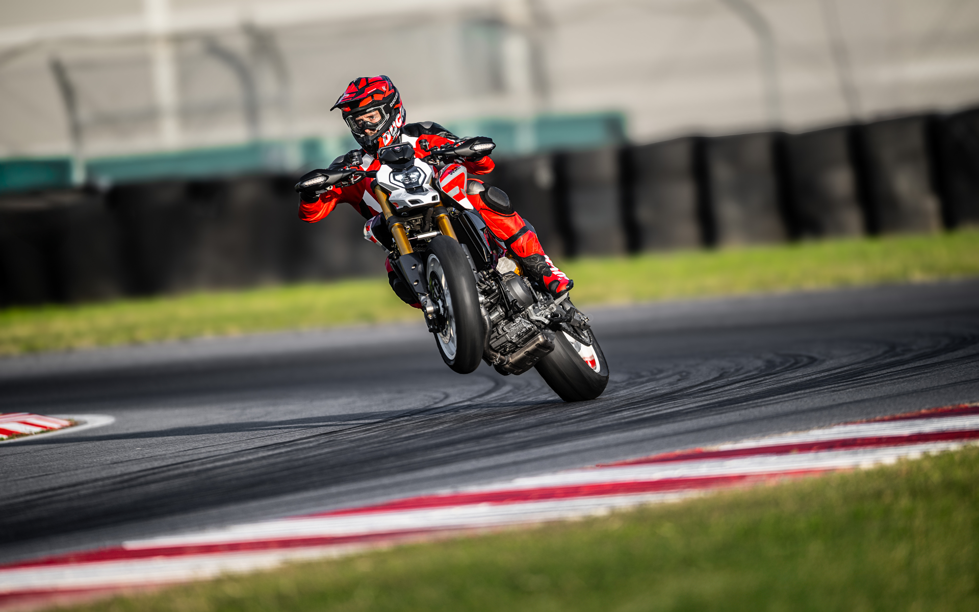 2026 Ducati Hypermotard V2 SP in Portland, Oregon - Photo 7