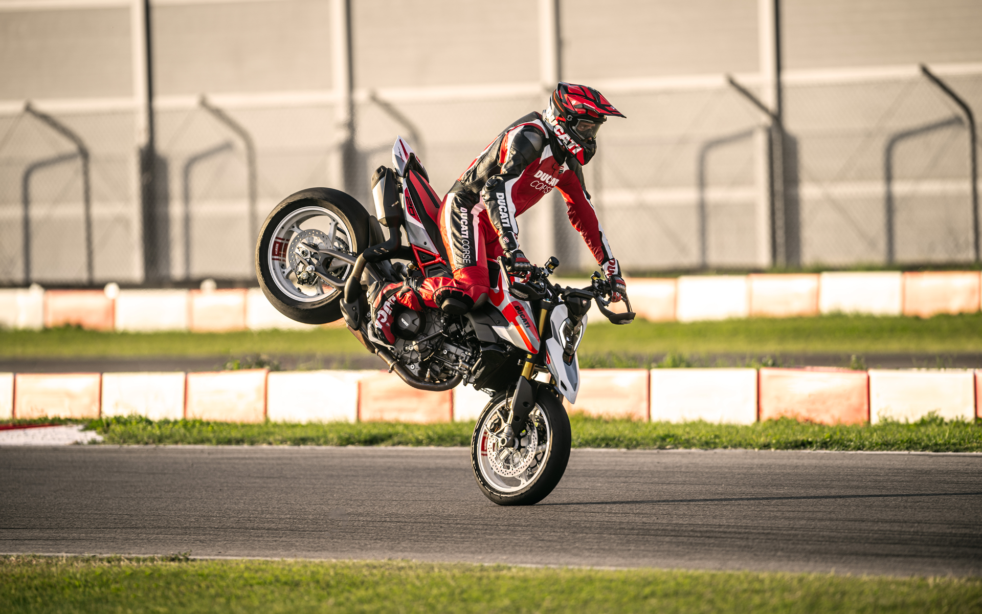 2026 Ducati Hypermotard V2 SP in Portland, Oregon - Photo 8