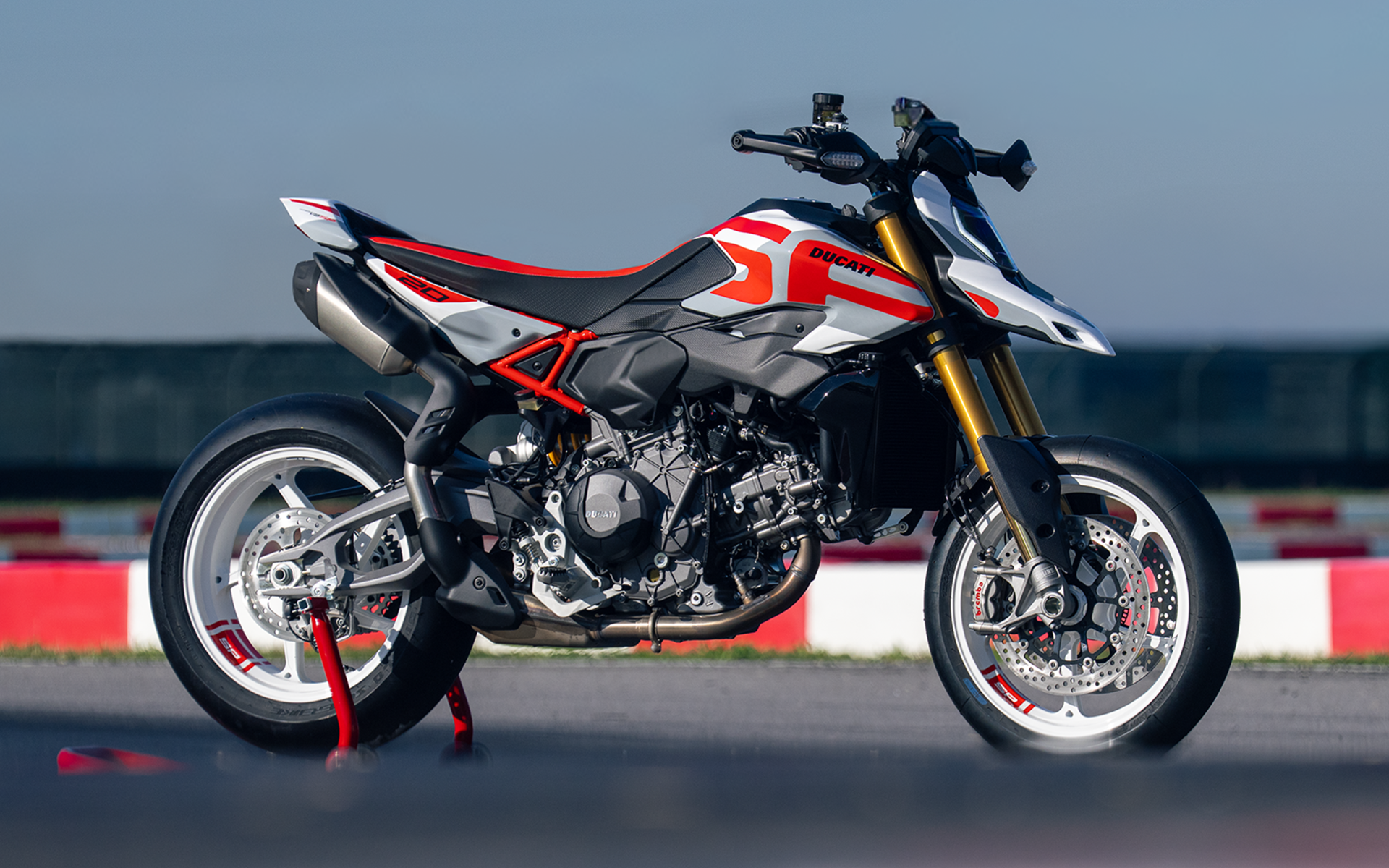2026 Ducati Hypermotard V2 SP in Portland, Oregon - Photo 16