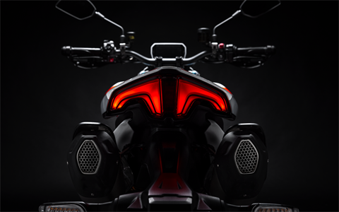 2026 Ducati Hypermotard V2 SP in Portland, Oregon - Photo 10