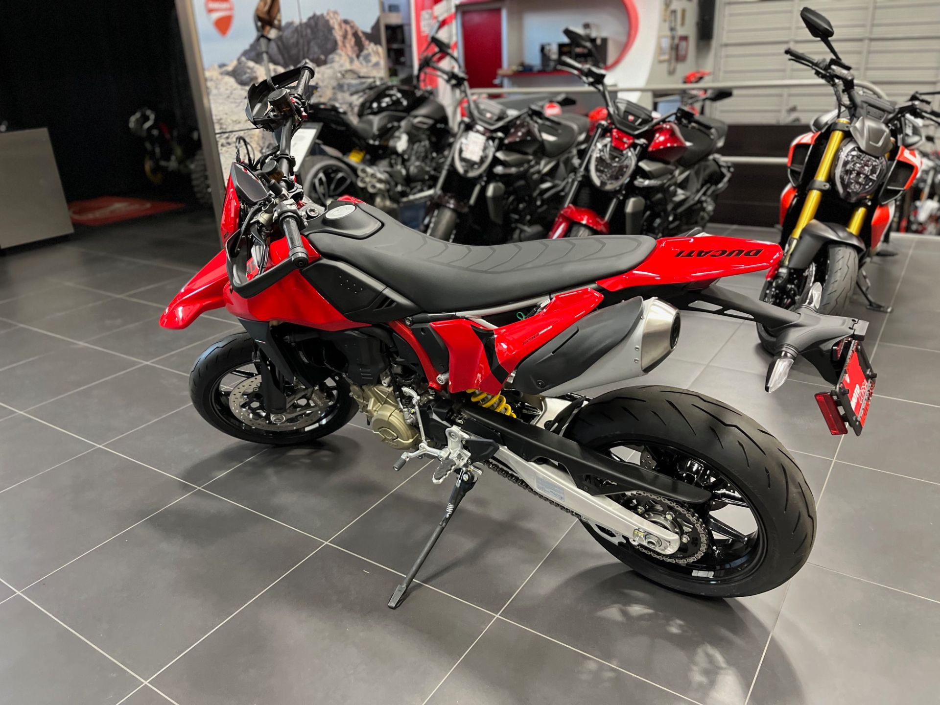 2026 Ducati Hypermotard 698 Mono in Portland, Oregon - Photo 10