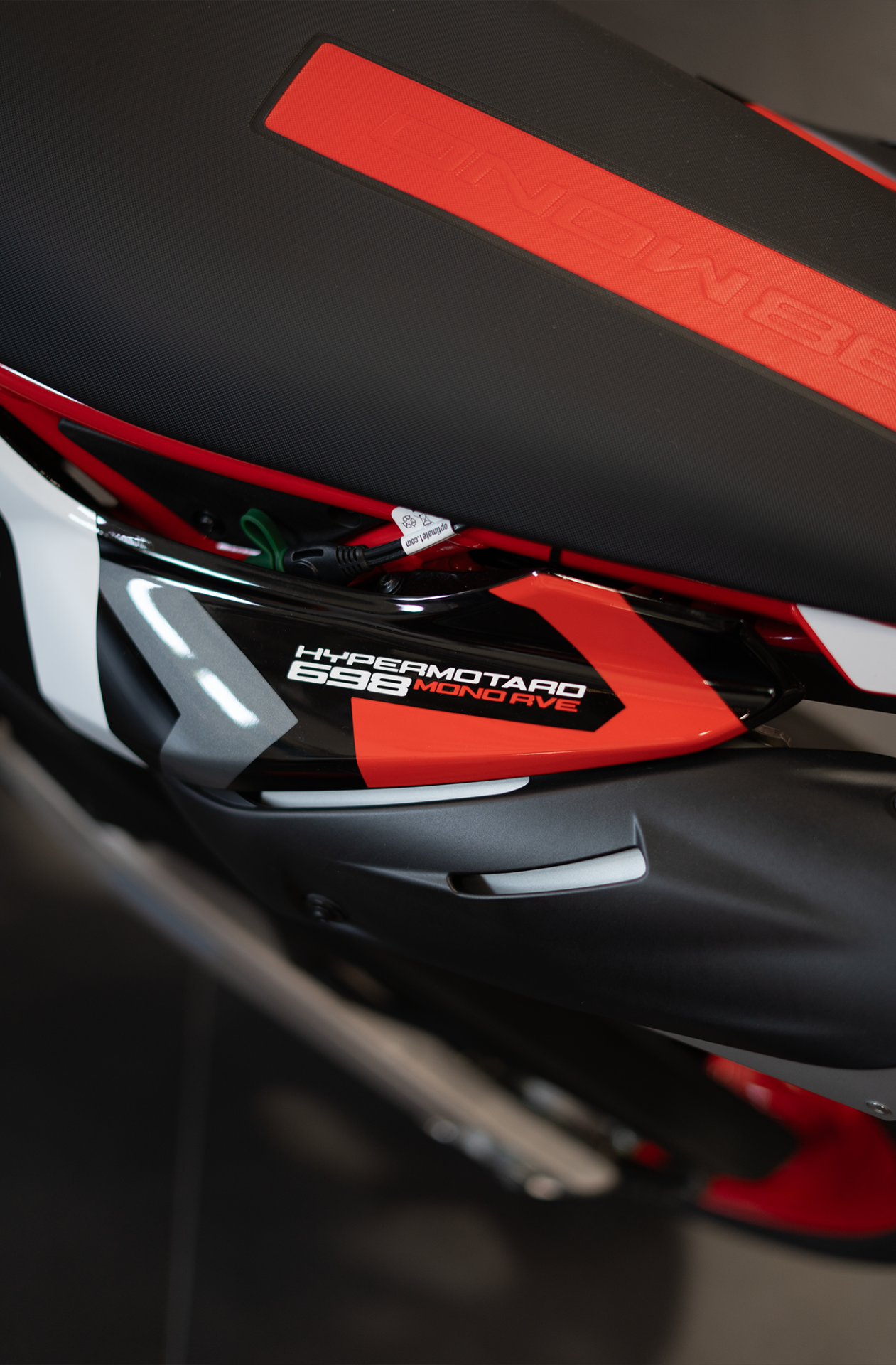 2025 Ducati Hypermotard 698 Mono RVE in Portland, Oregon - Photo 8