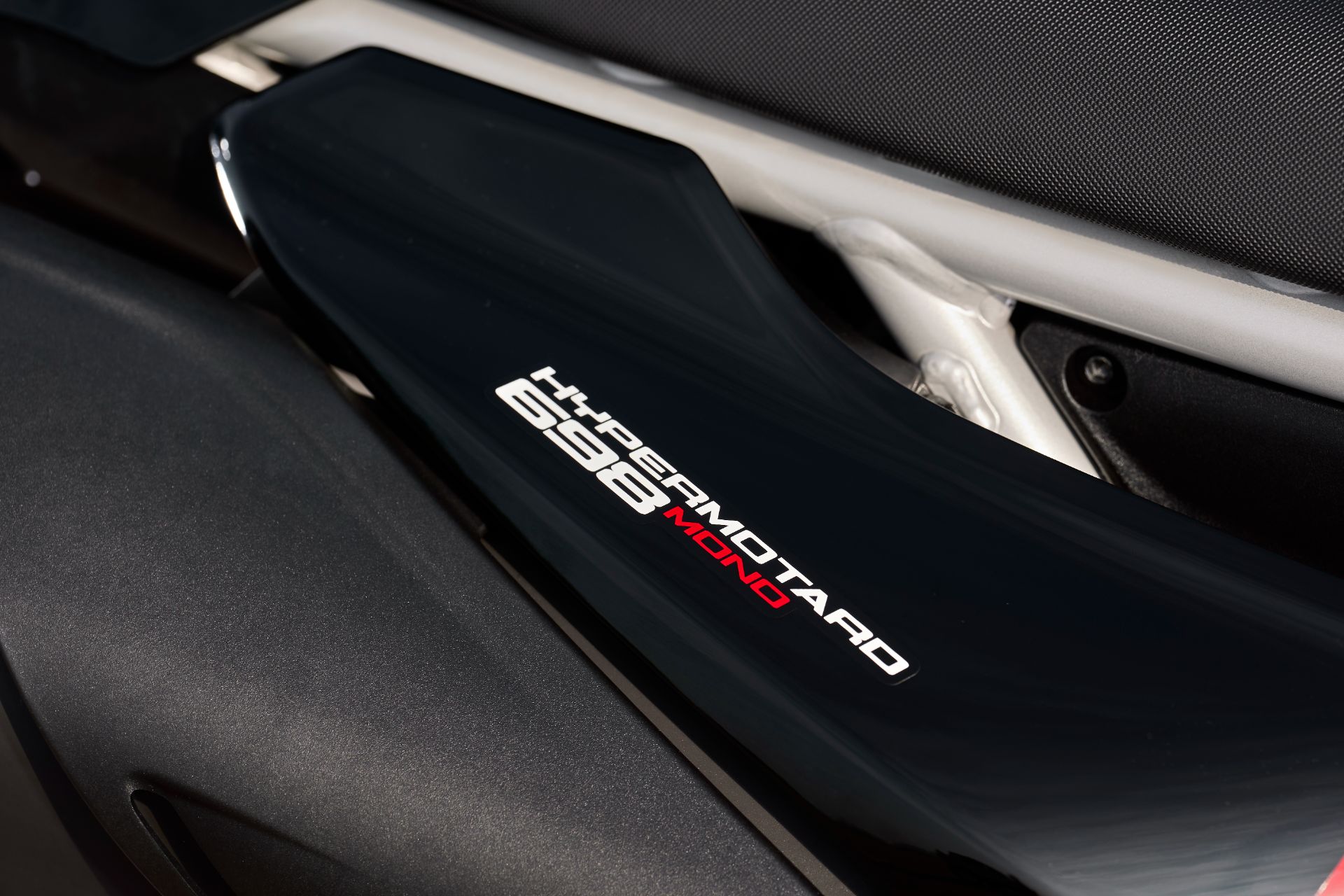 2026 Ducati Hypermotard 698 Mono Nera in Portland, Oregon - Photo 9