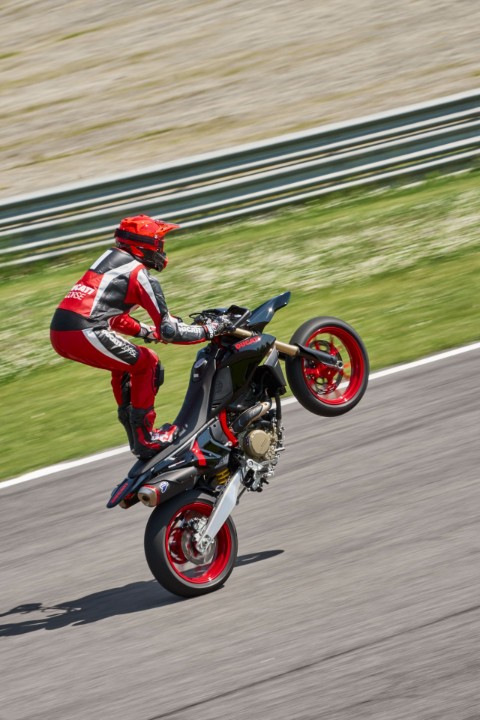 2026 Ducati Hypermotard 698 Mono Nera in Portland, Oregon - Photo 15