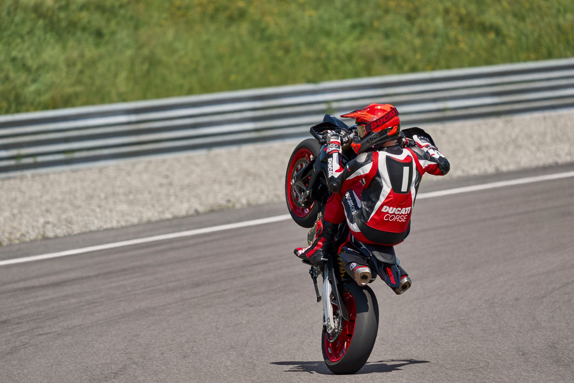 2026 Ducati Hypermotard 698 Mono Nera in Portland, Oregon - Photo 16