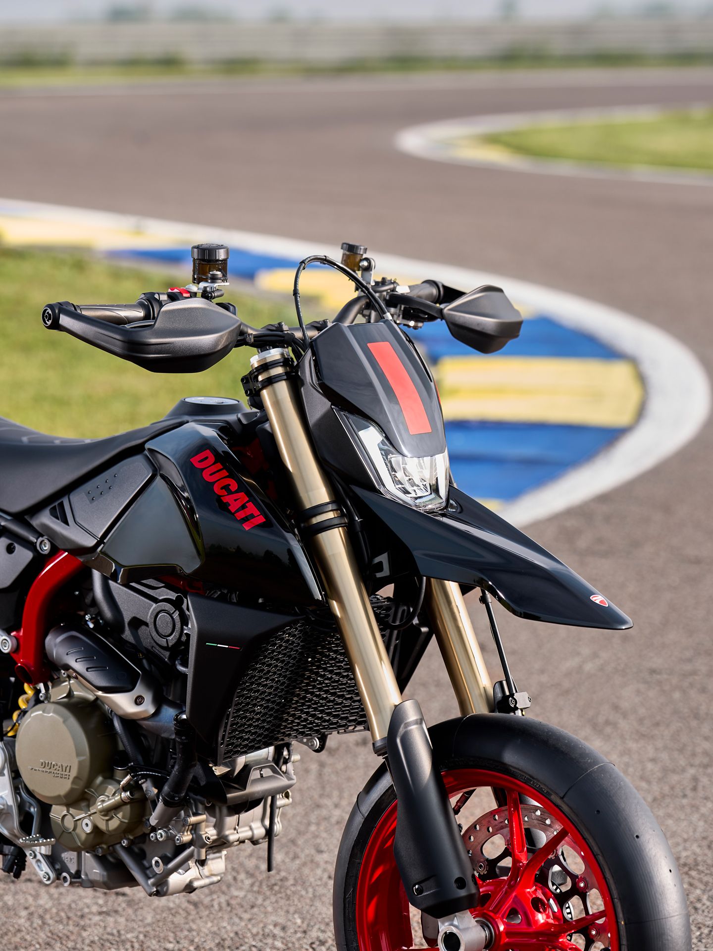 2026 Ducati Hypermotard 698 Mono Nera in Portland, Oregon - Photo 12