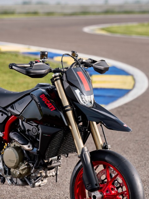 2026 Ducati Hypermotard 698 Mono Nera in Portland, Oregon - Photo 12