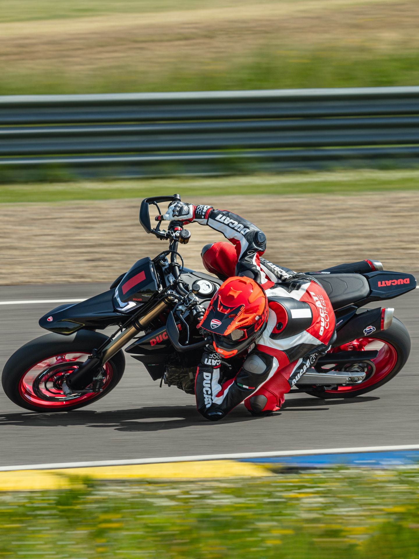 2026 Ducati Hypermotard 698 Mono Nera in Portland, Oregon - Photo 20
