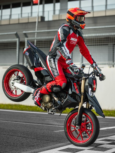 2026 Ducati Hypermotard 698 Mono Nera in Portland, Oregon - Photo 14