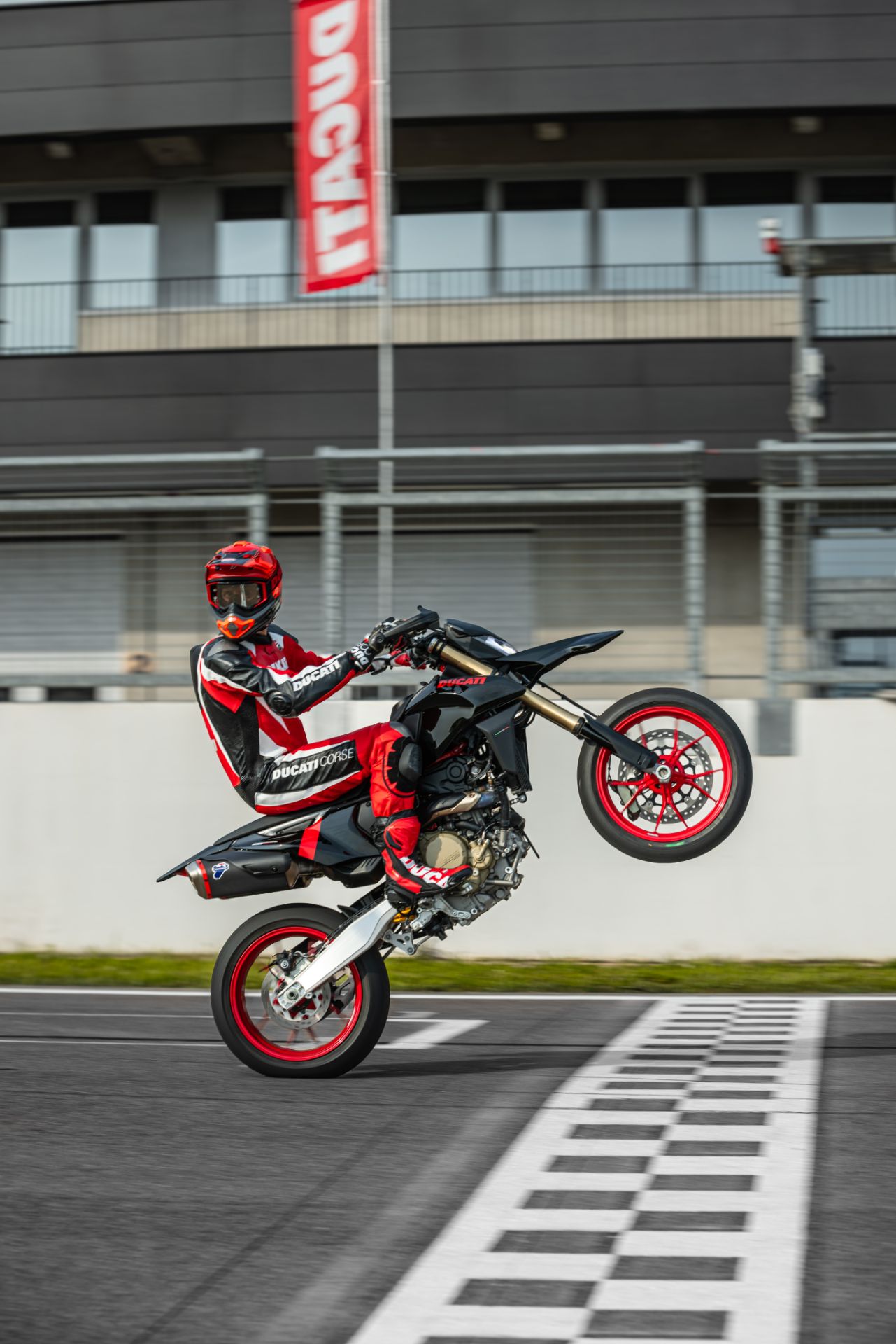 2026 Ducati Hypermotard 698 Mono Nera in Portland, Oregon - Photo 24