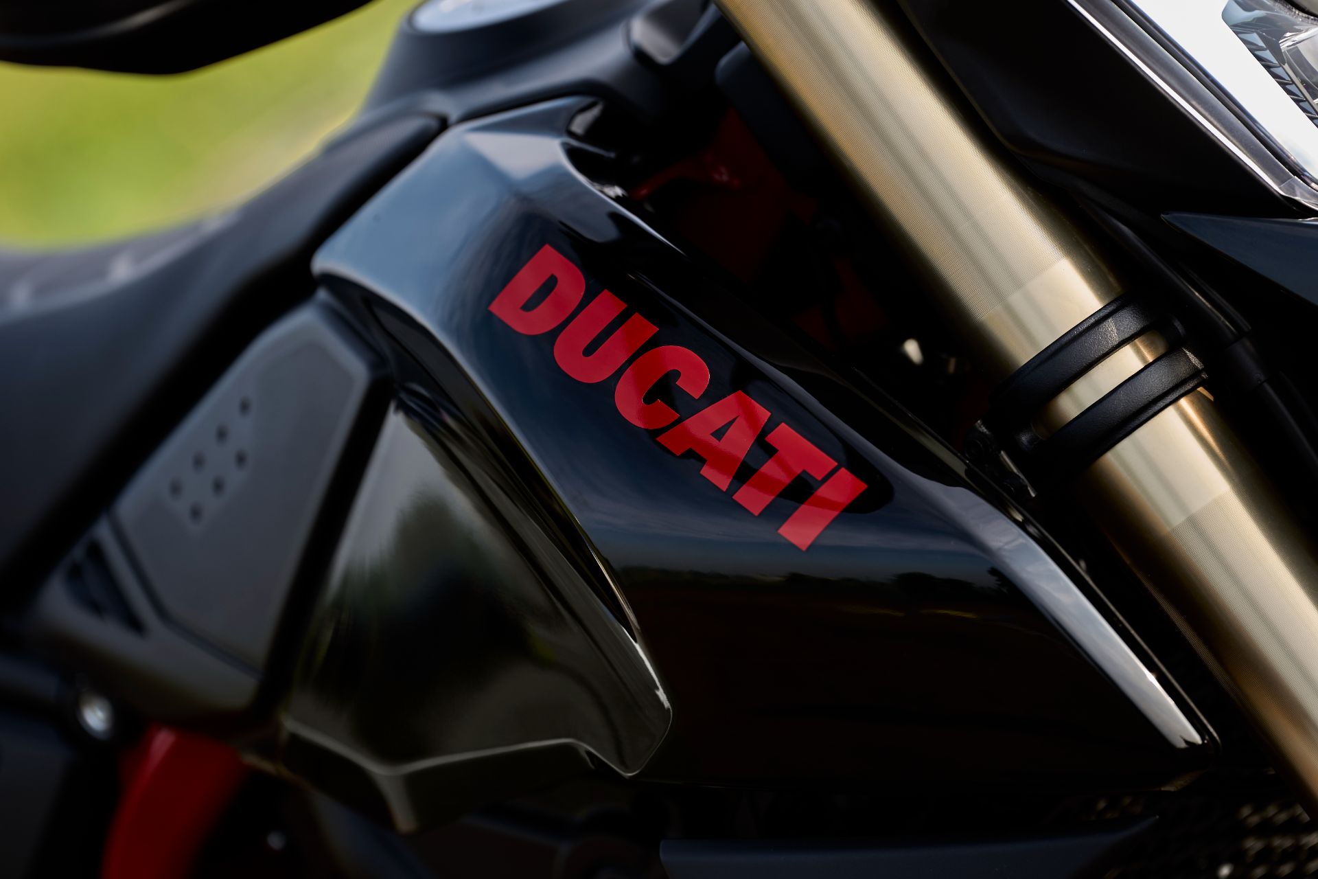 2026 Ducati Hypermotard 698 Mono Nera in Portland, Oregon - Photo 13
