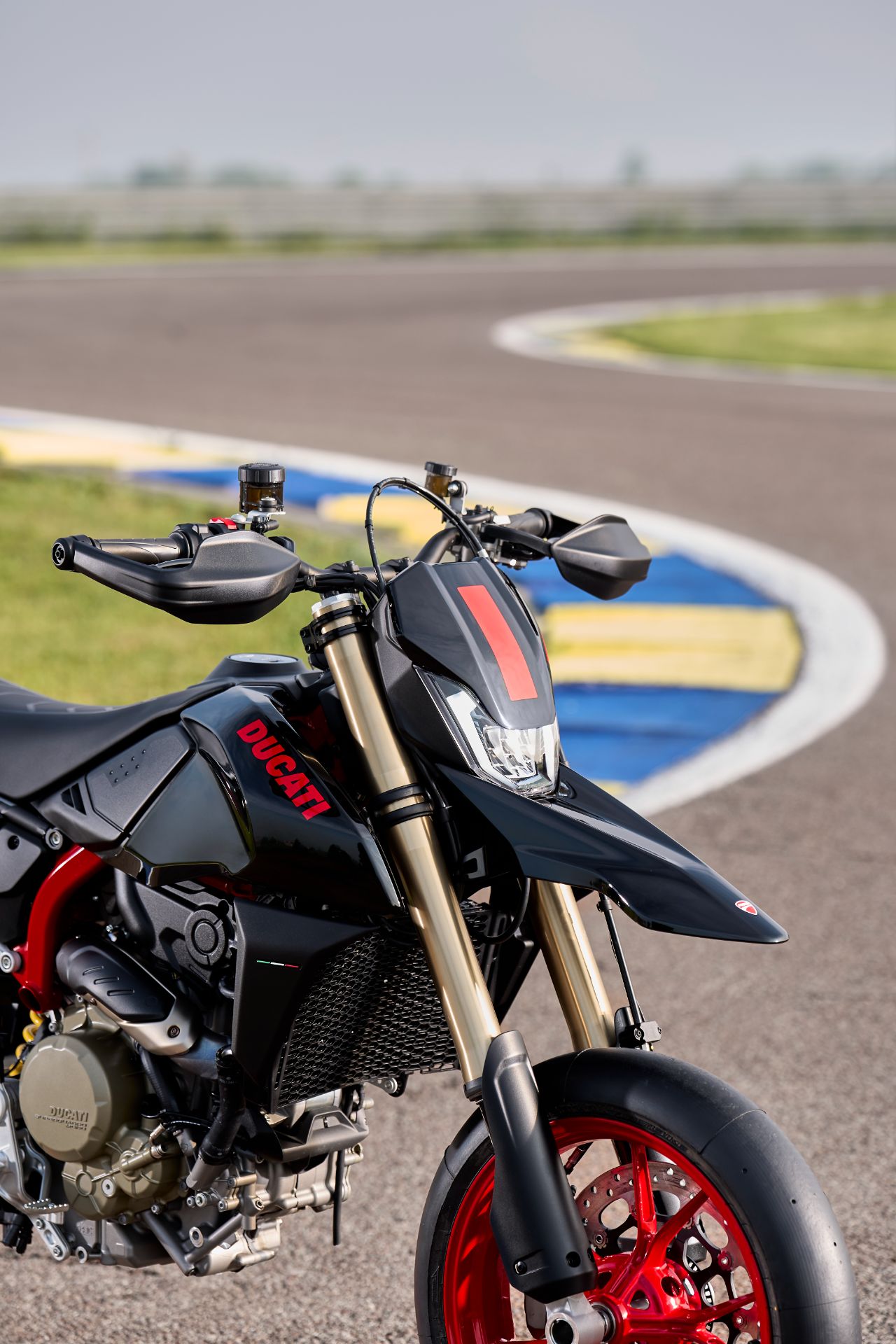 2026 Ducati Hypermotard 698 Mono Nera in Portland, Oregon - Photo 4