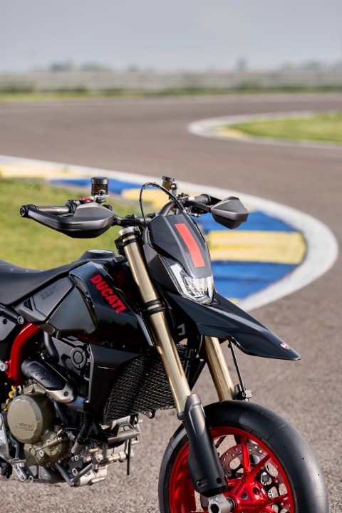 2026 Ducati Hypermotard 698 Mono Nera in Portland, Oregon - Photo 4