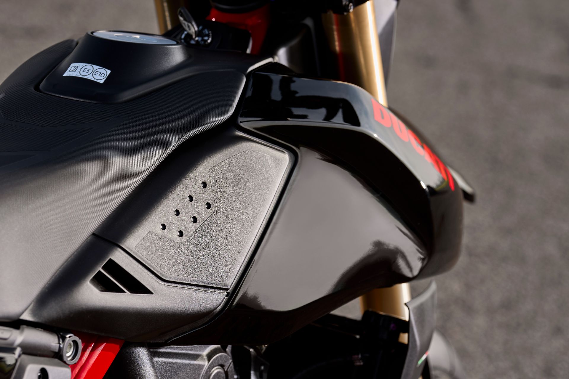 2026 Ducati Hypermotard 698 Mono Nera in Portland, Oregon - Photo 28
