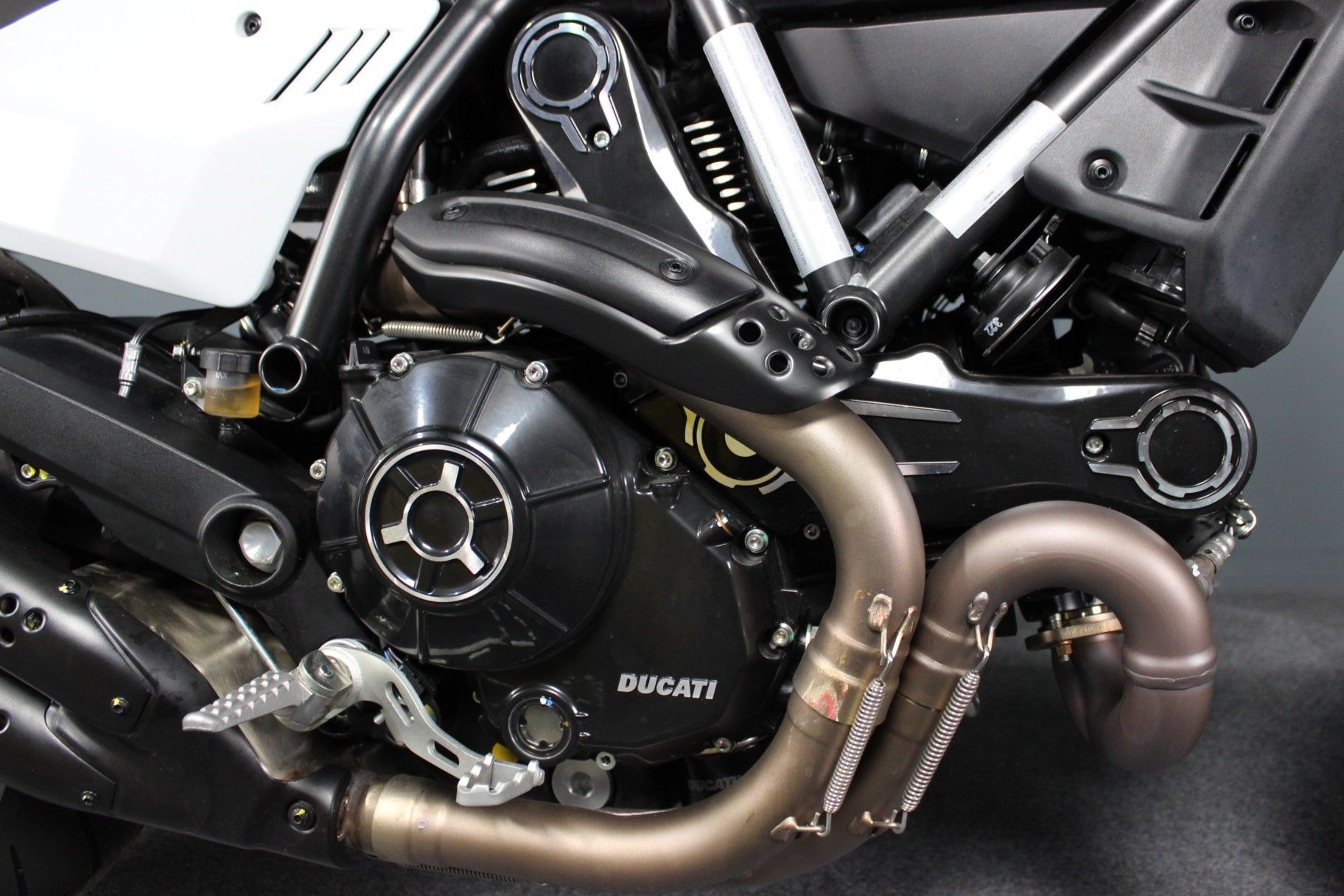 2022 Ducati Scrambler Urban Motard in Portland, Oregon - Photo 9