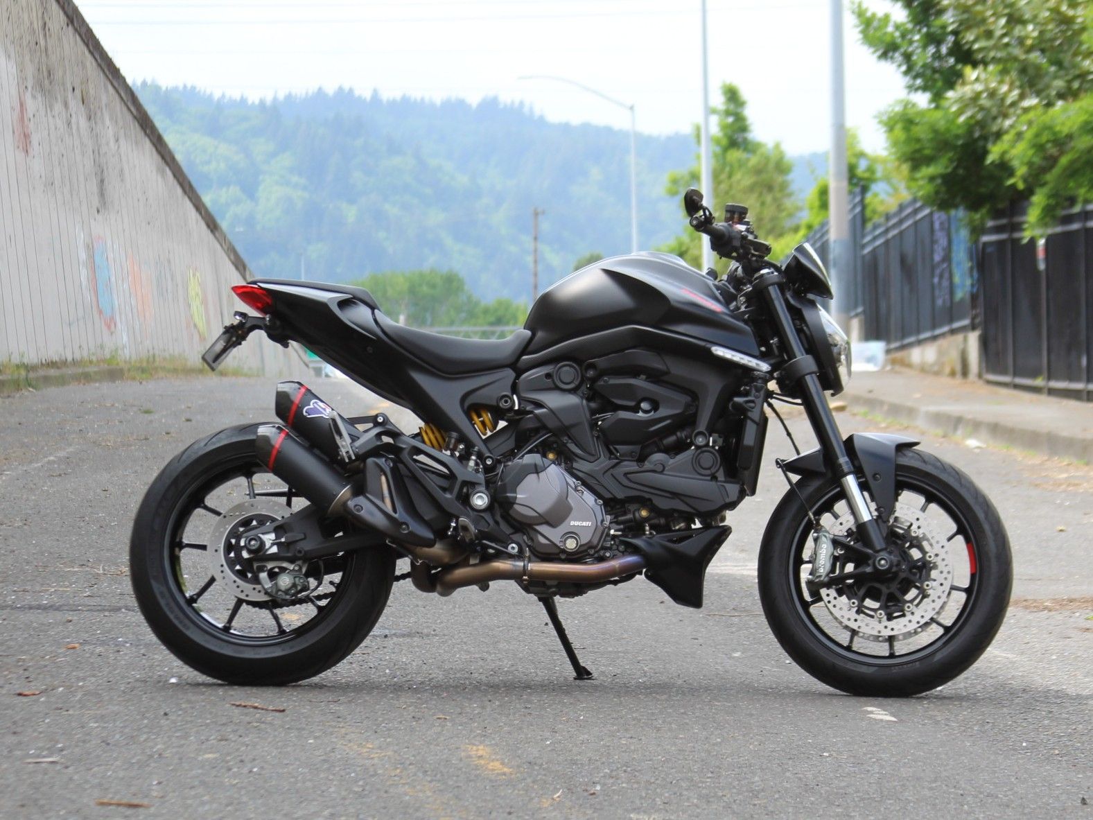 2022 Ducati Monster + in Portland, Oregon - Photo 5