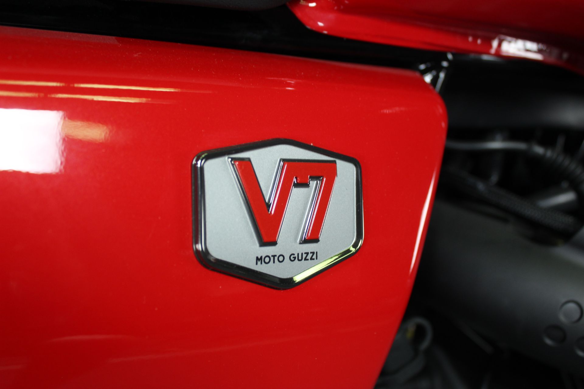 2024 Moto Guzzi V7 Stone Corsa in Portland, Oregon - Photo 5