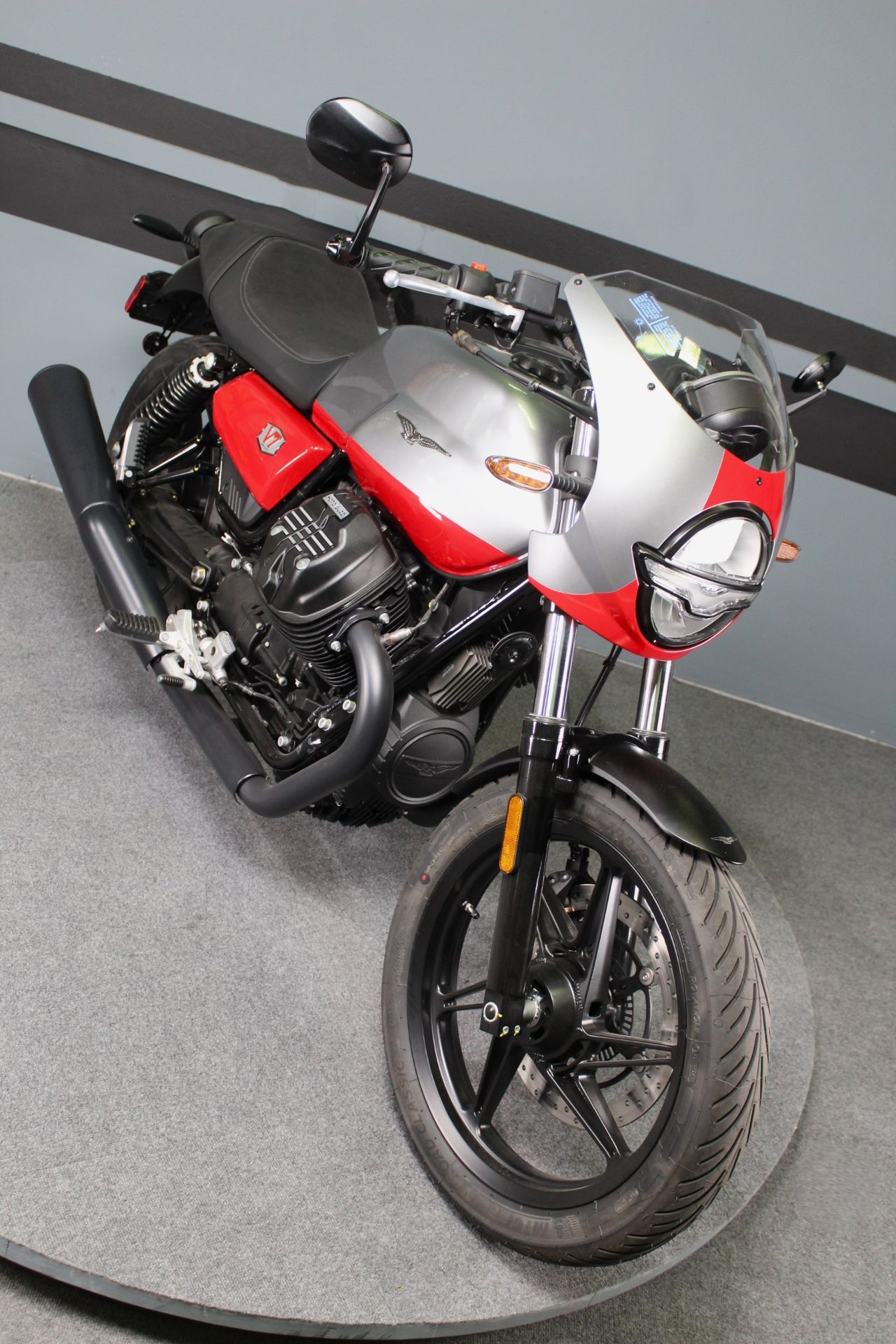 2024 Moto Guzzi V7 Stone Corsa in Portland, Oregon - Photo 2